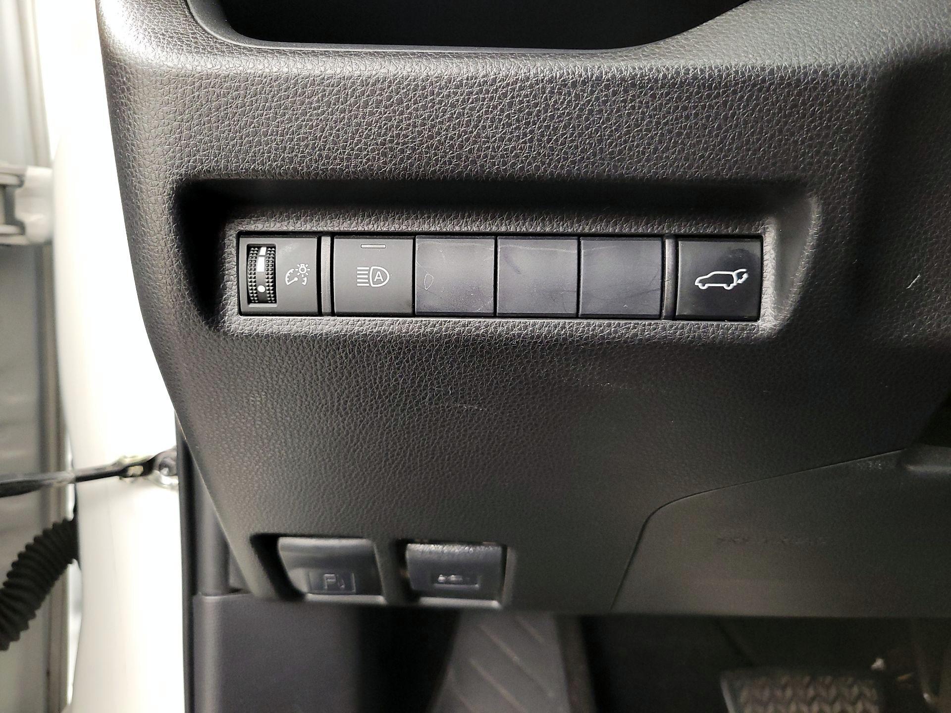 Thumbnail: 2020 Toyota RAV4 - 13