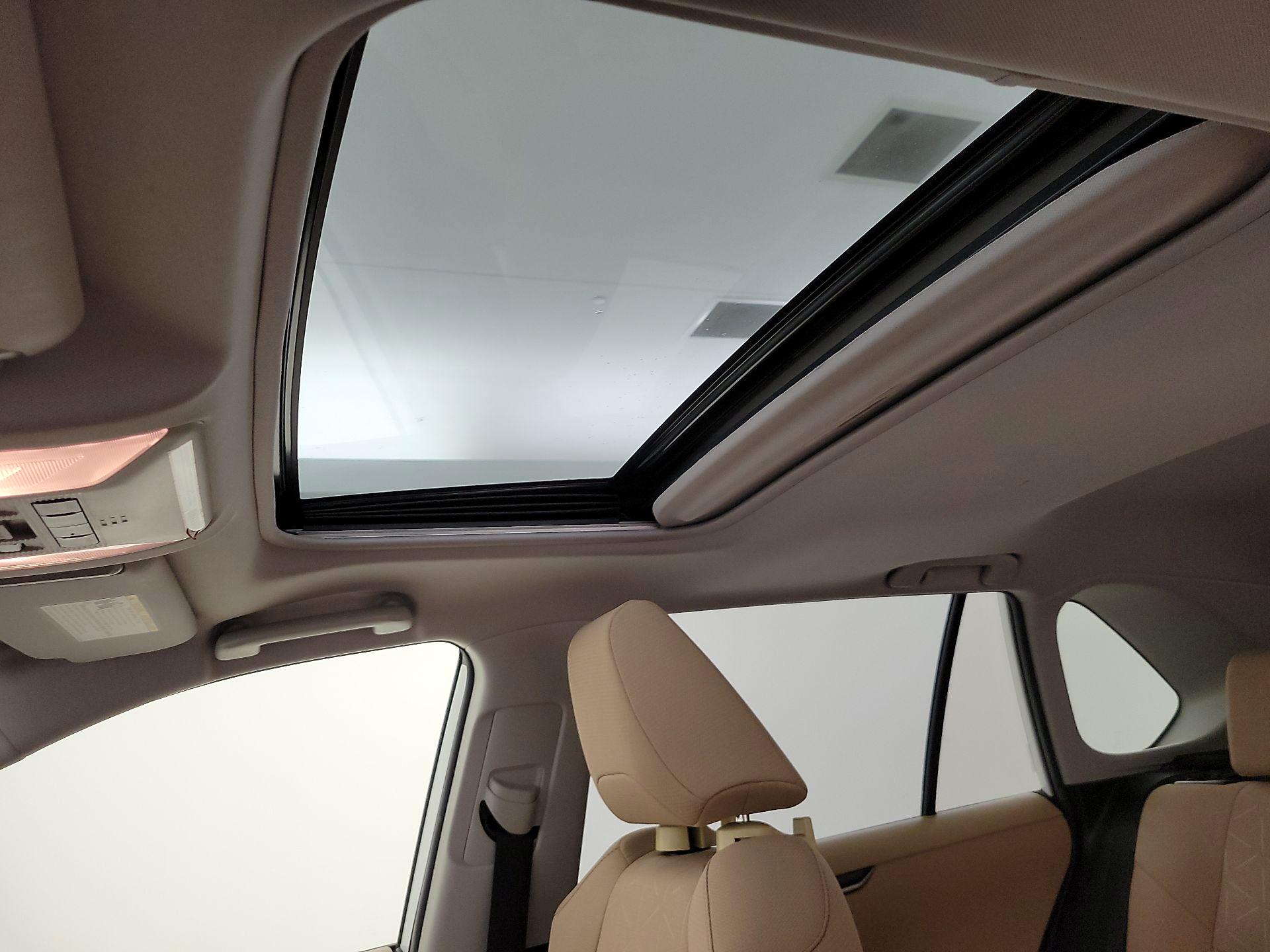 Thumbnail: 2020 Toyota RAV4 - 19