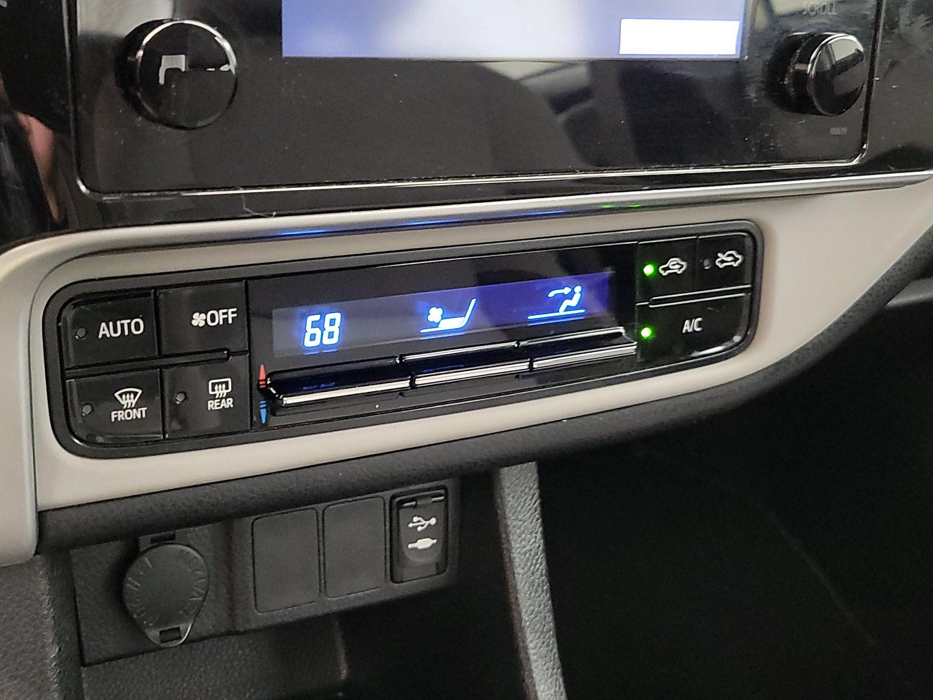 Thumbnail: 2018 Toyota Corolla - 16