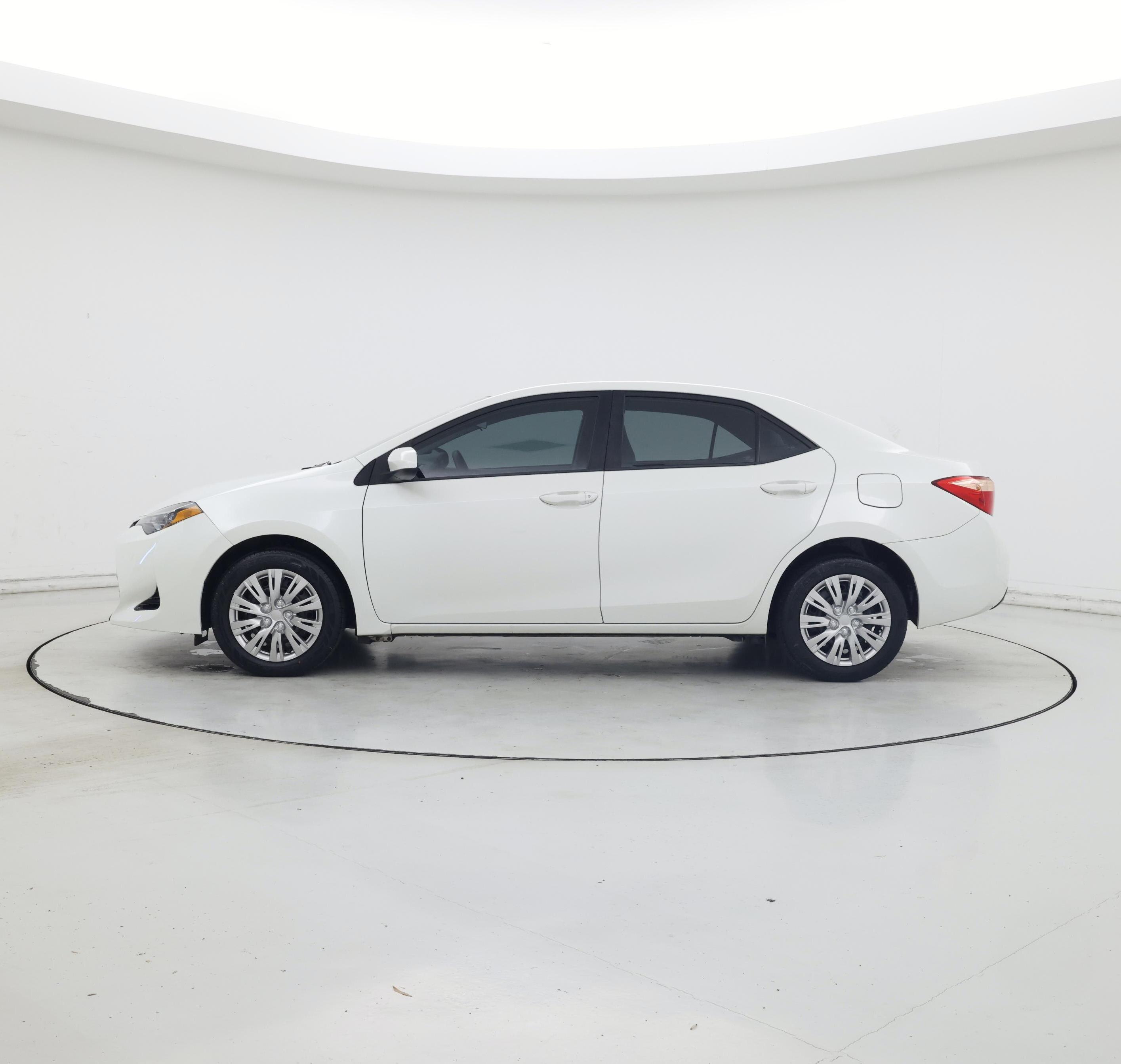 Thumbnail: 2018 Toyota Corolla - 3