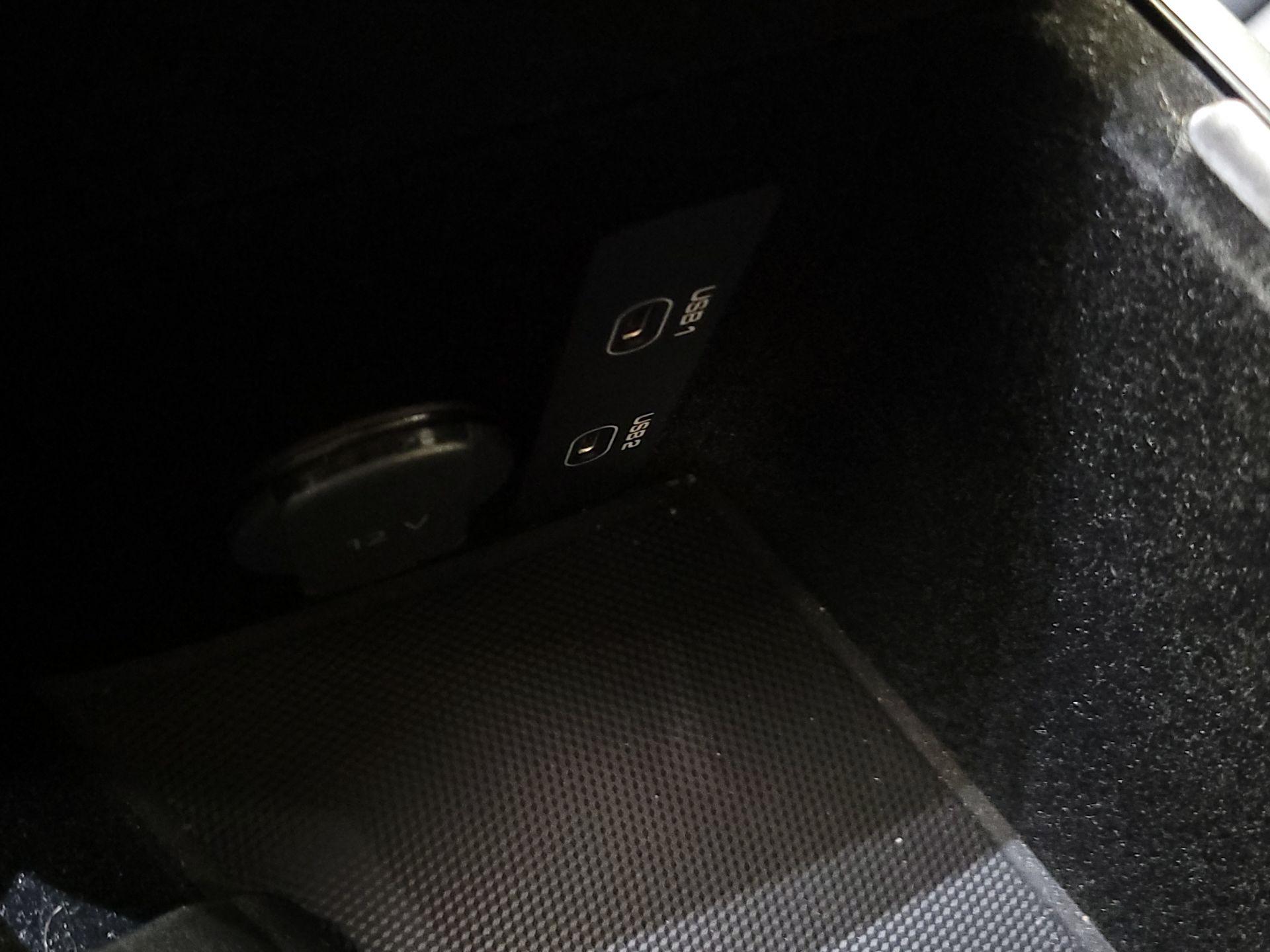 Thumbnail: 2021 Porsche Taycan - 19