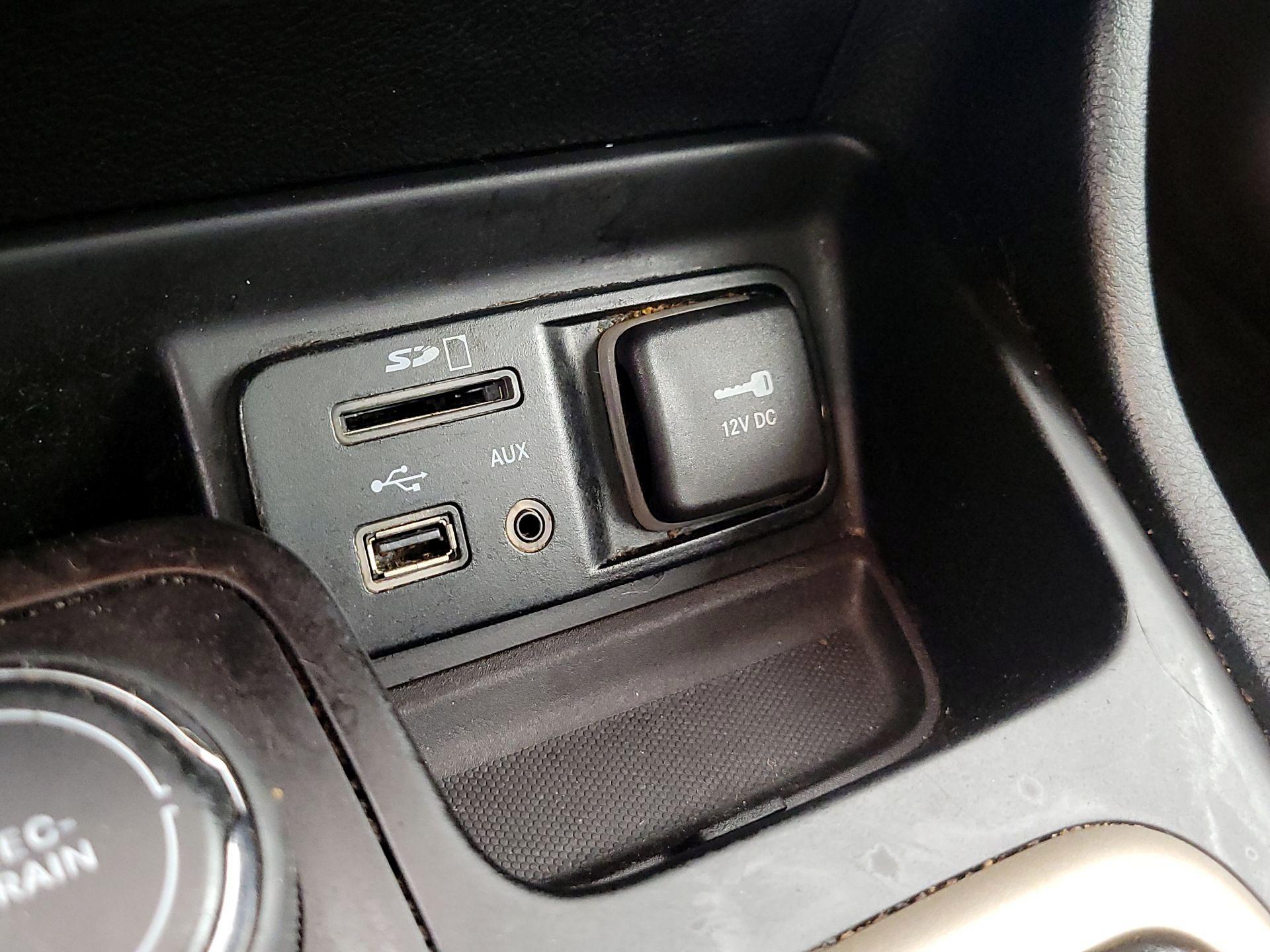 Thumbnail: 2015 Jeep Cherokee - 19