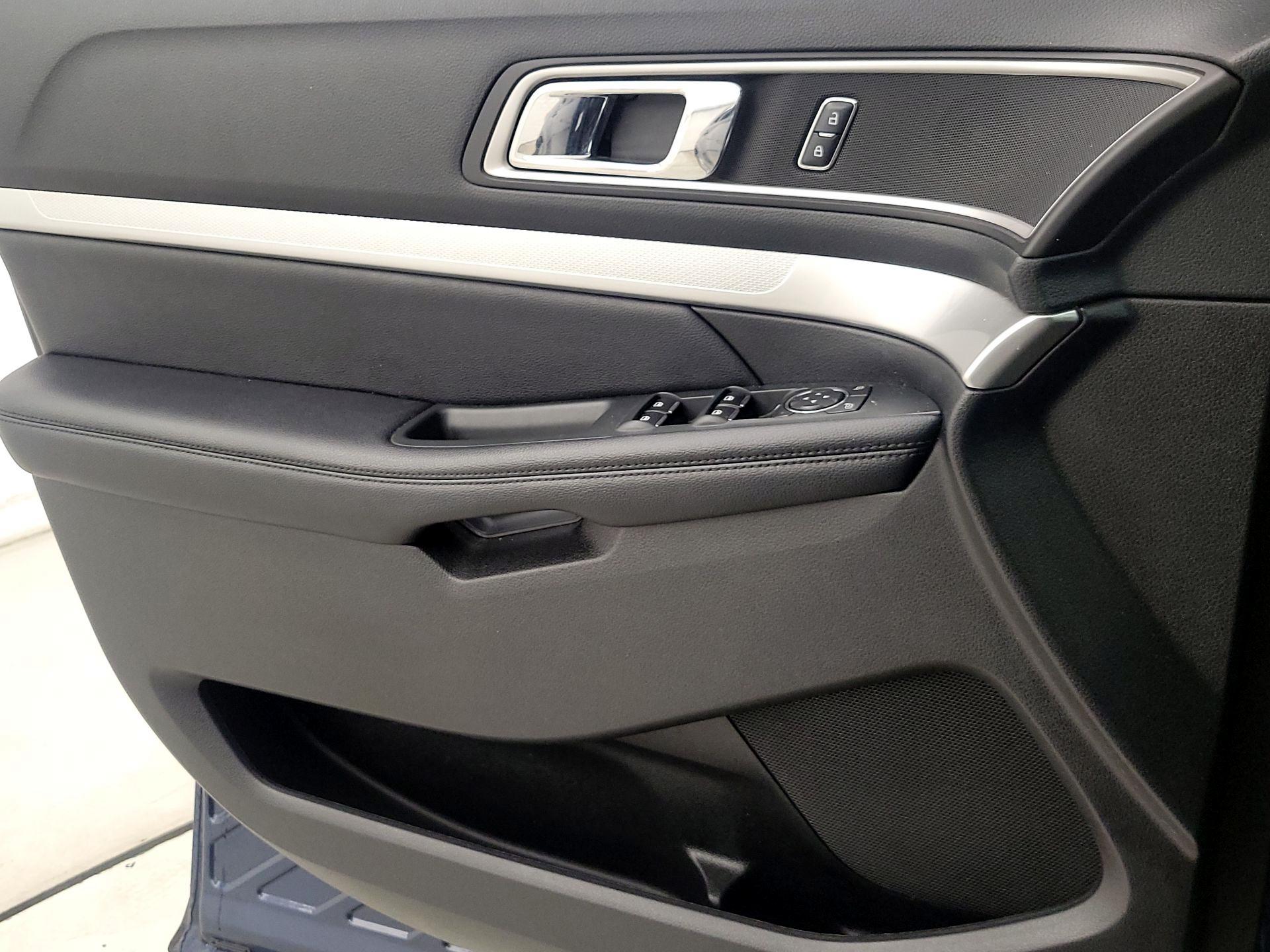 Thumbnail: 2017 Ford Explorer - 12