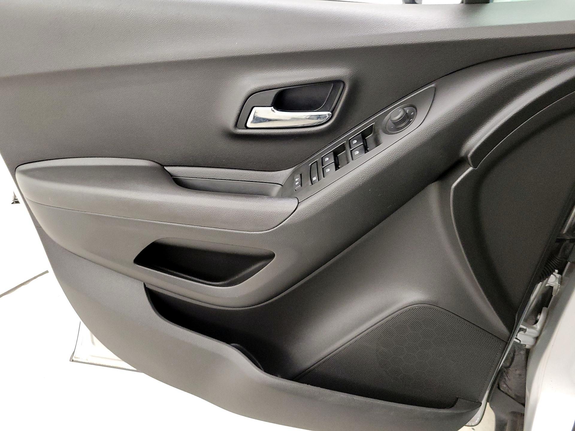 Thumbnail: 2019 Chevrolet Trax - 12