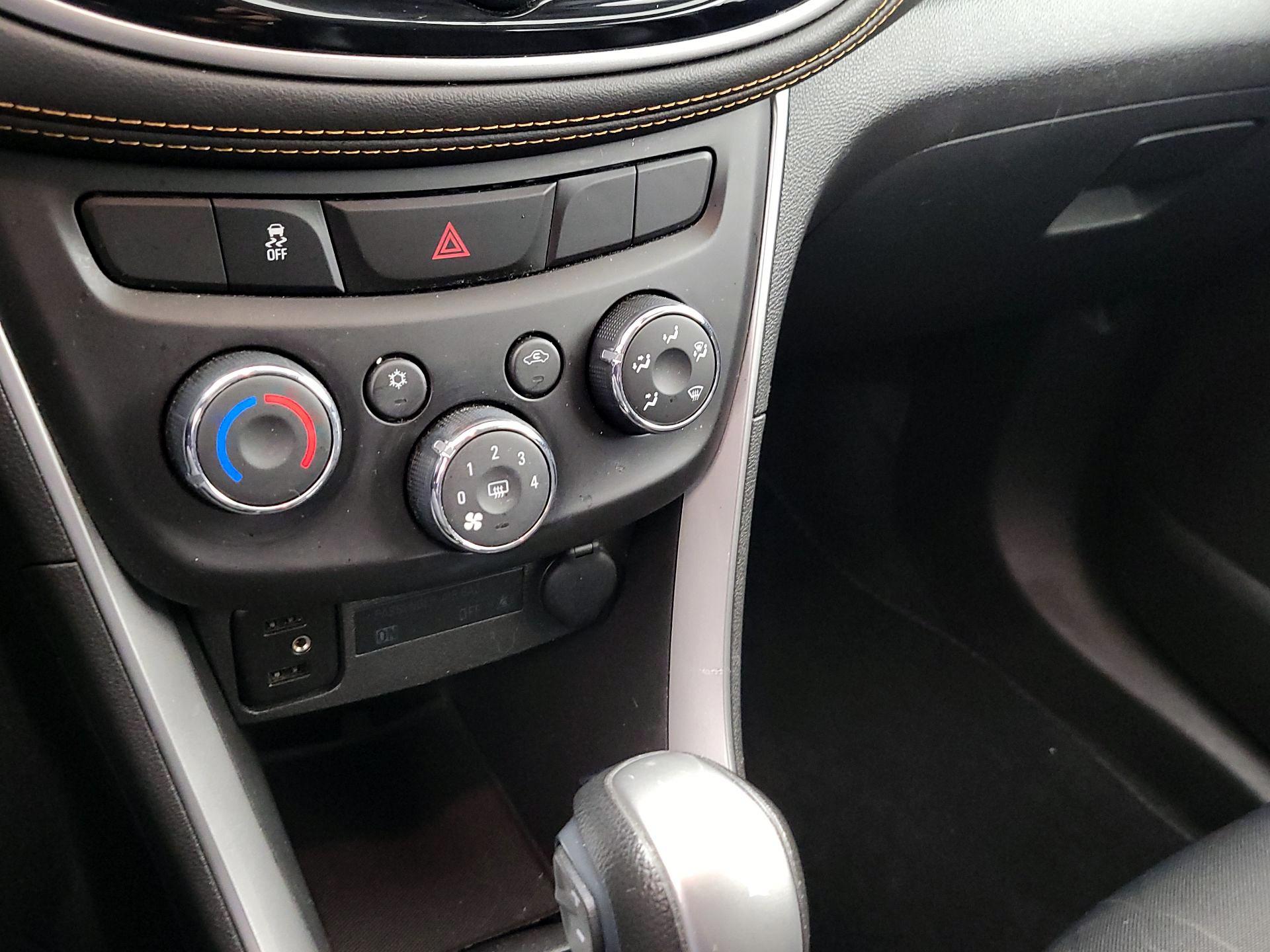 Thumbnail: 2019 Chevrolet Trax - 16