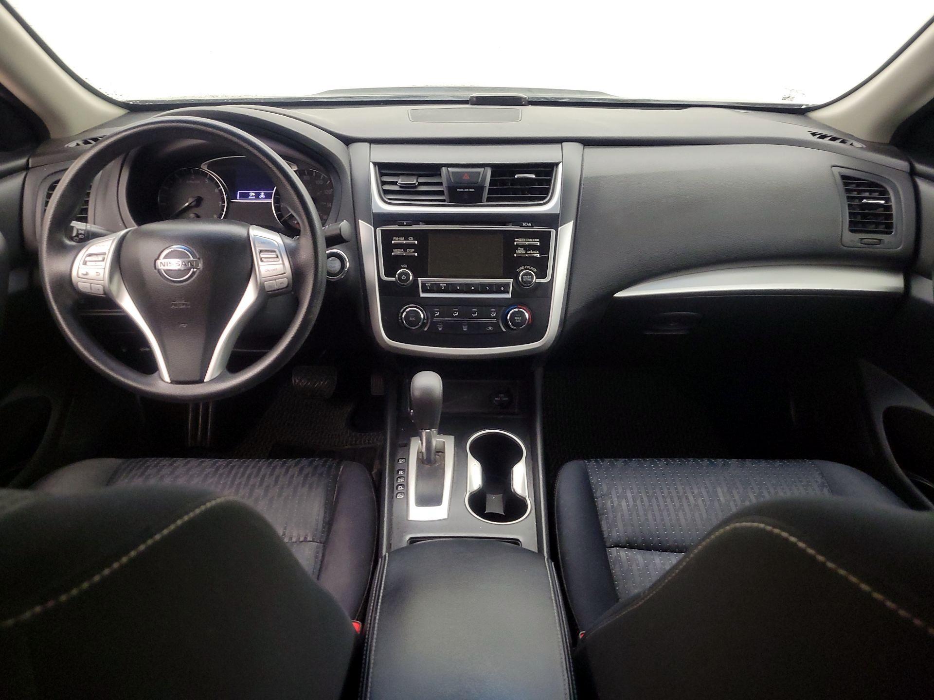 Thumbnail: 2017 Nissan Altima - 9