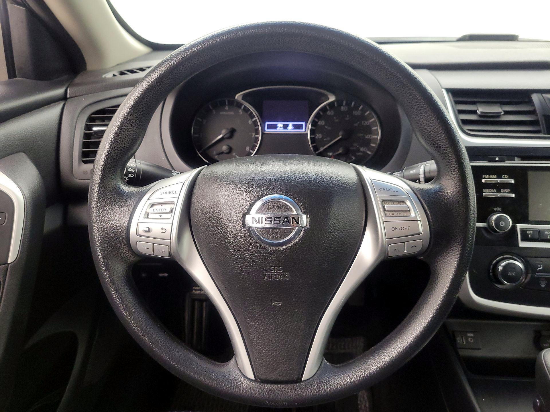 Thumbnail: 2017 Nissan Altima - 10