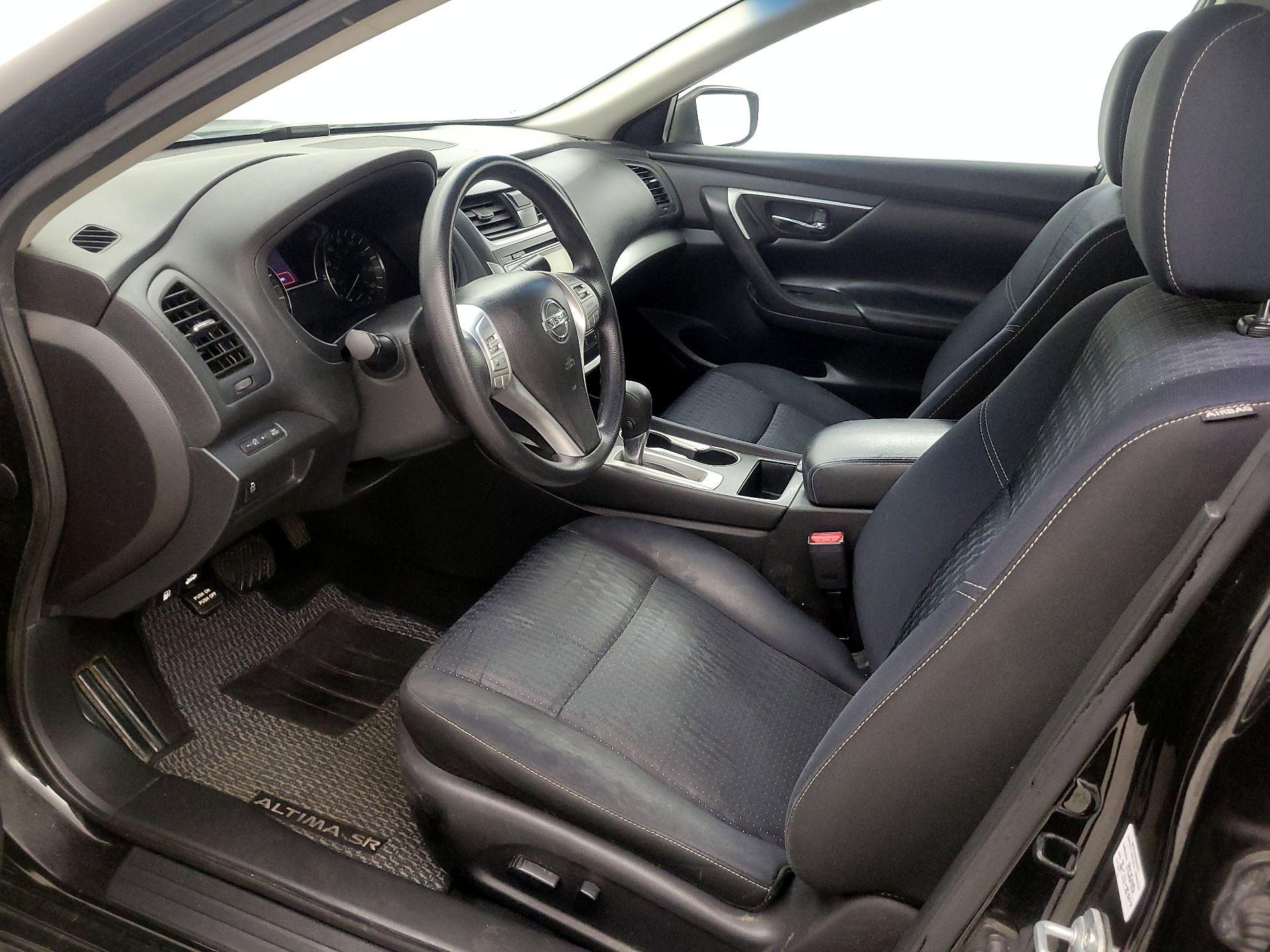 Thumbnail: 2017 Nissan Altima - 11