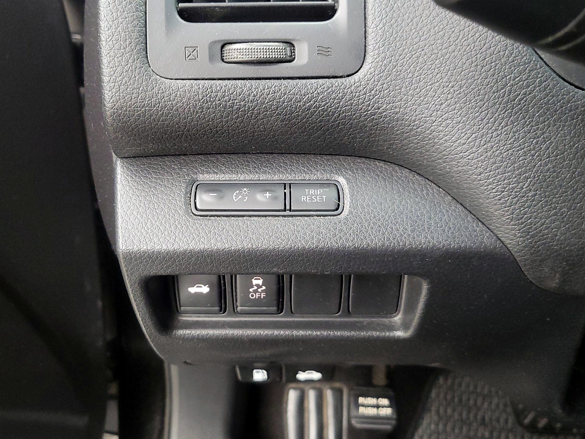 Thumbnail: 2017 Nissan Altima - 13