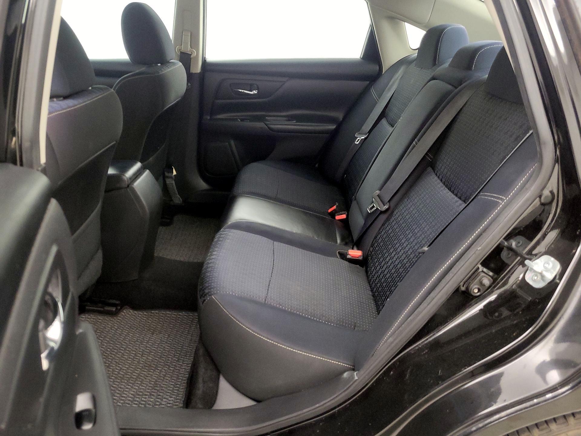 Thumbnail: 2017 Nissan Altima - 19