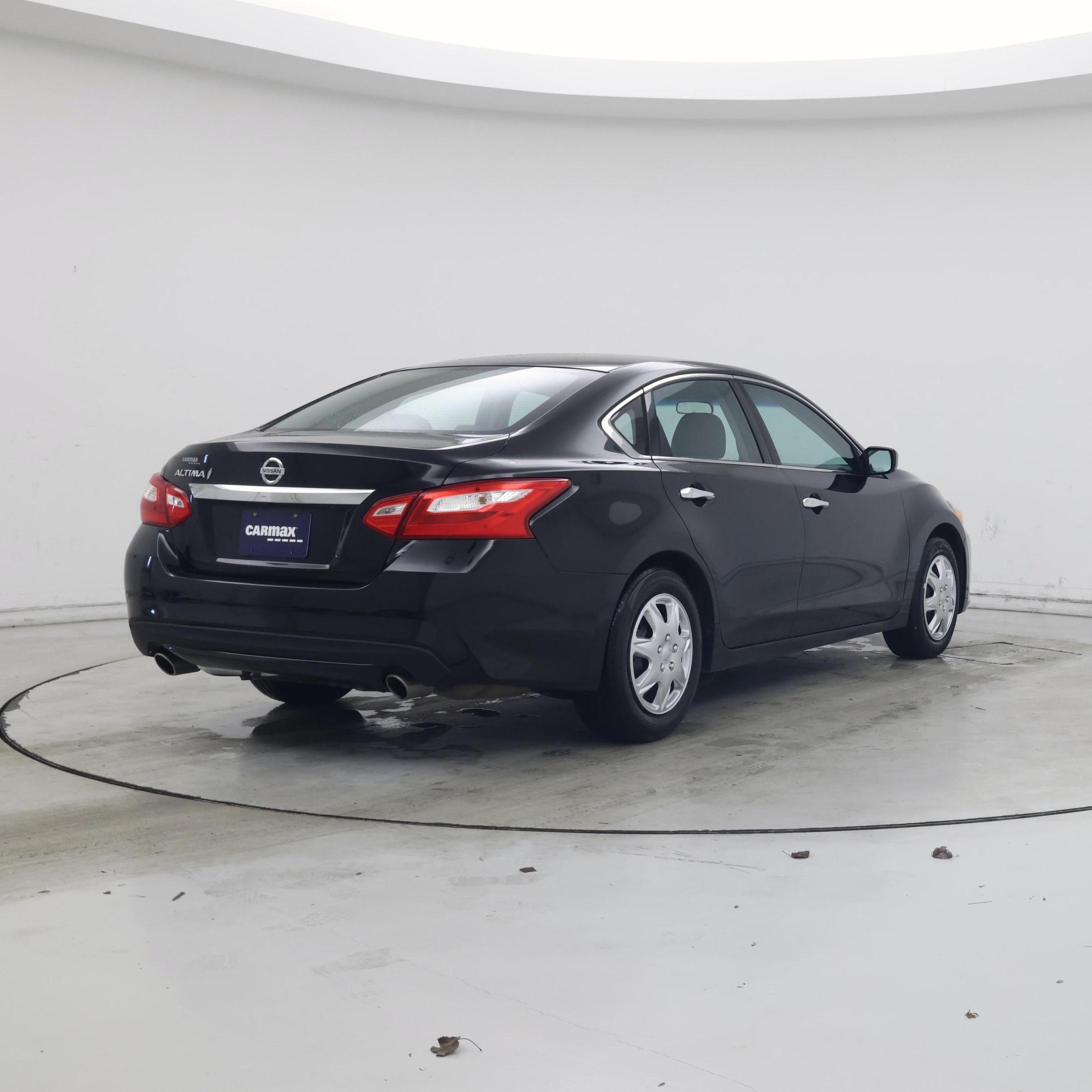 Thumbnail: 2017 Nissan Altima - 8