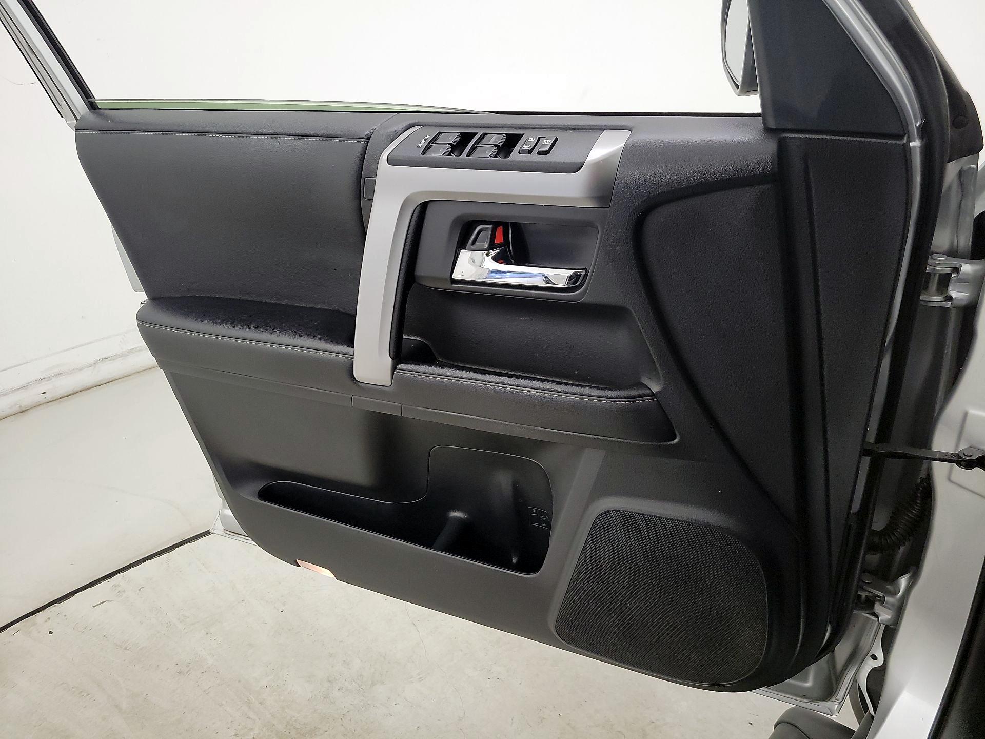 Thumbnail: 2020 Toyota 4Runner - 12