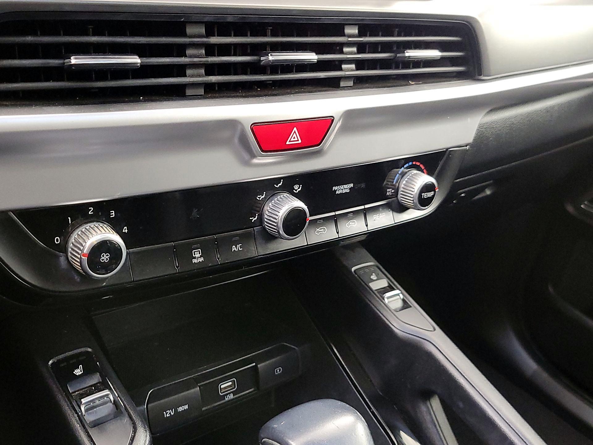 Thumbnail: 2021 Kia Telluride - 16