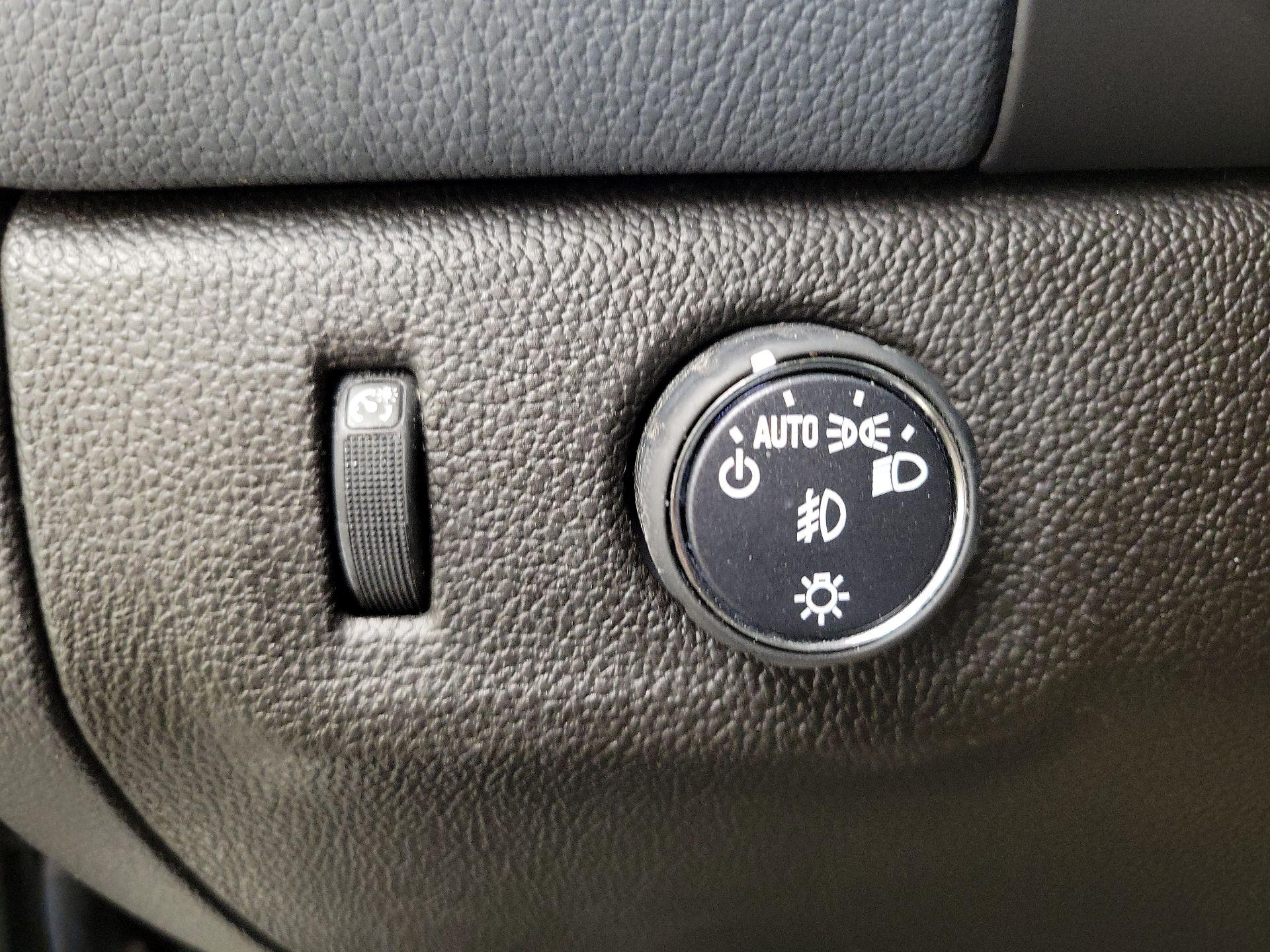 Thumbnail: 2022 Chevrolet Colorado - 13