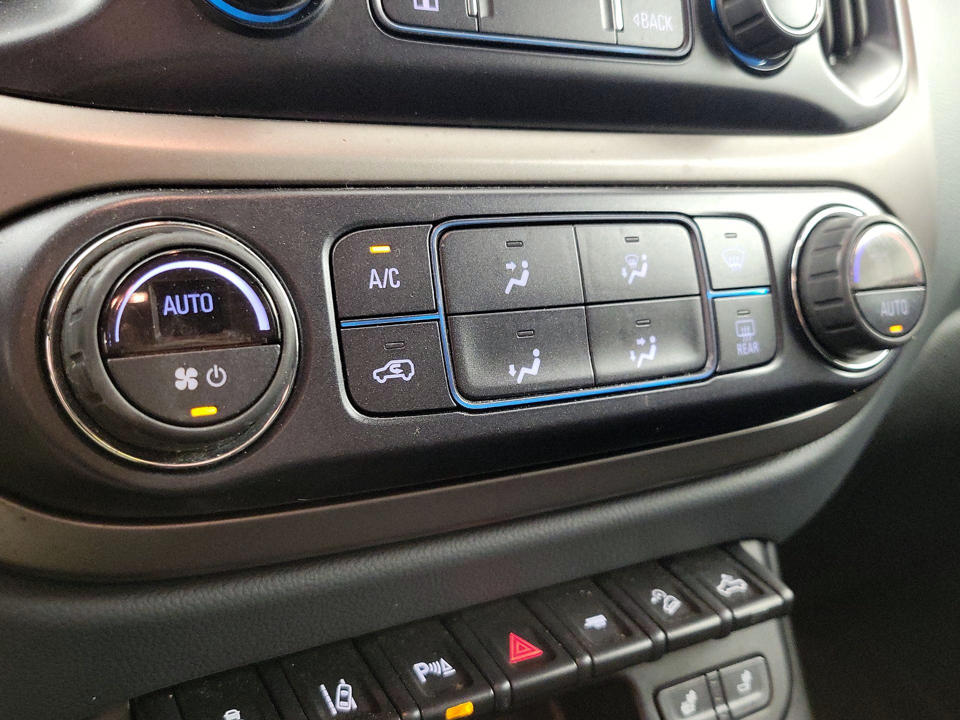 Thumbnail: 2022 Chevrolet Colorado - 17