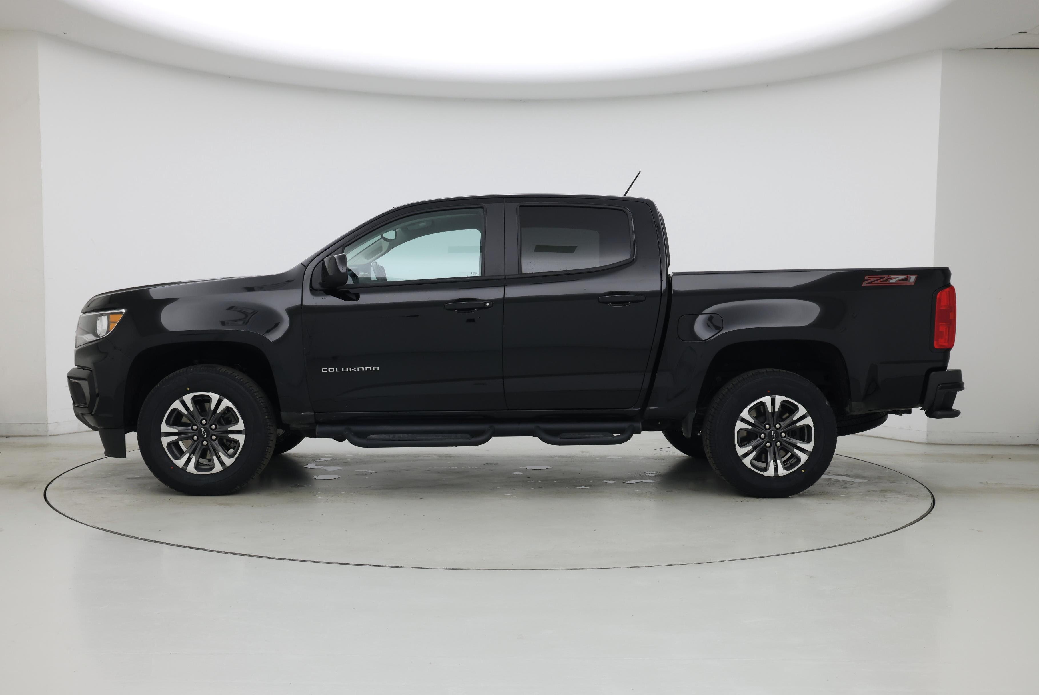 Thumbnail: 2022 Chevrolet Colorado - 3