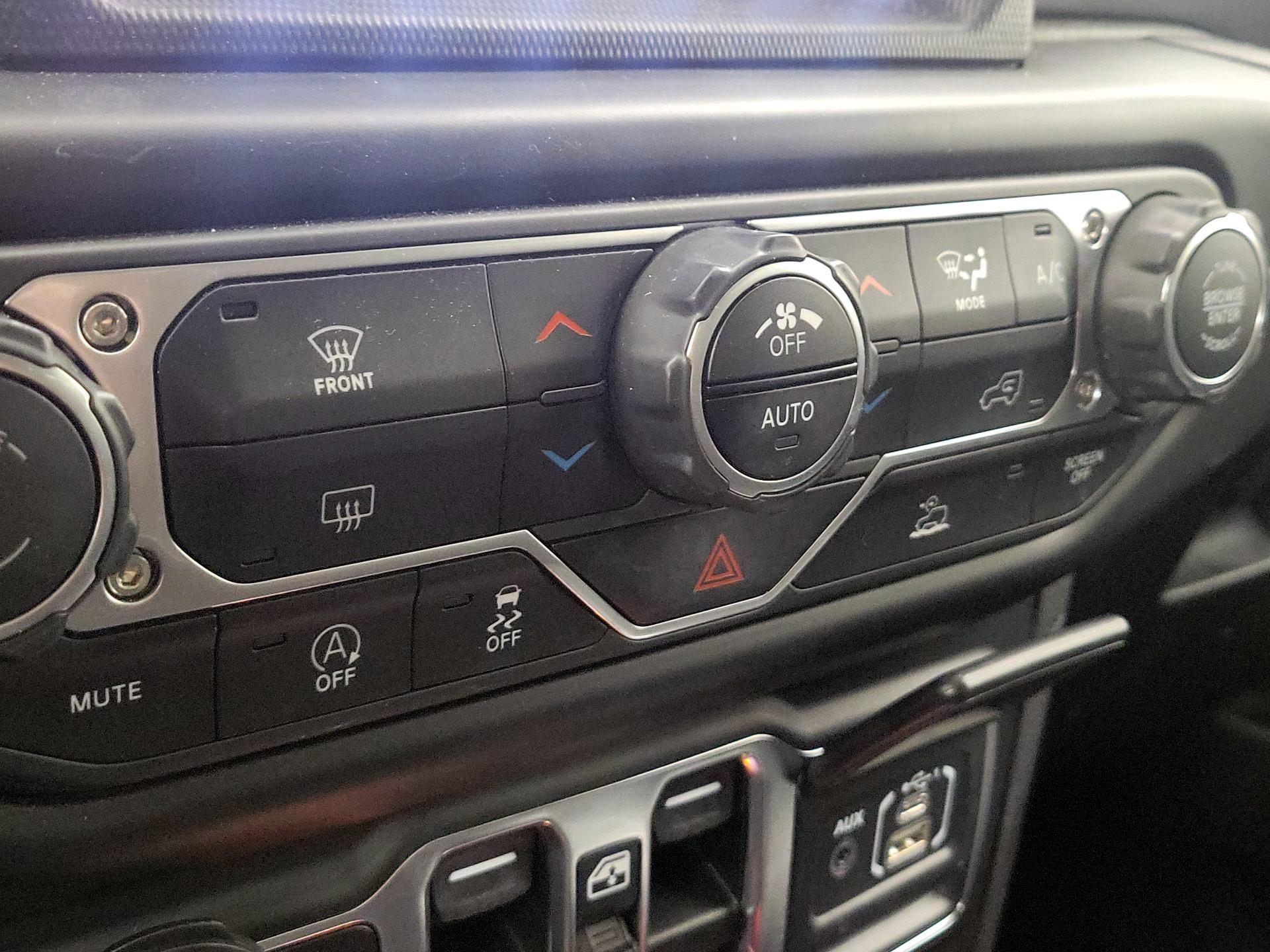 Thumbnail: 2021 Jeep Gladiator - 17