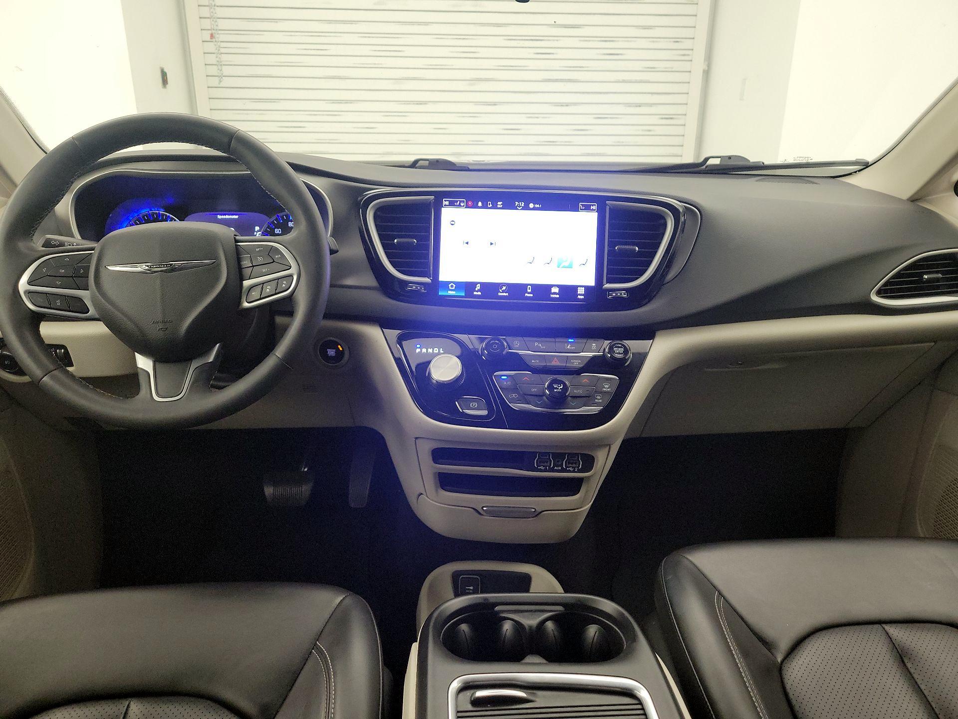 Thumbnail: 2023 Chrysler Pacifica - 9