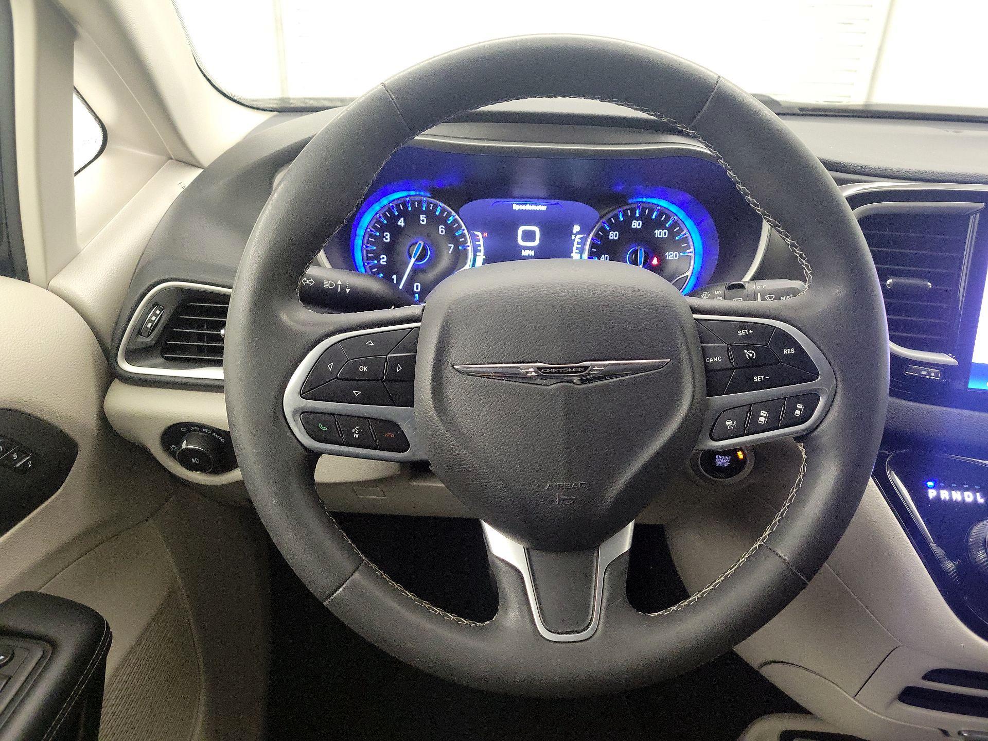 Thumbnail: 2023 Chrysler Pacifica - 10