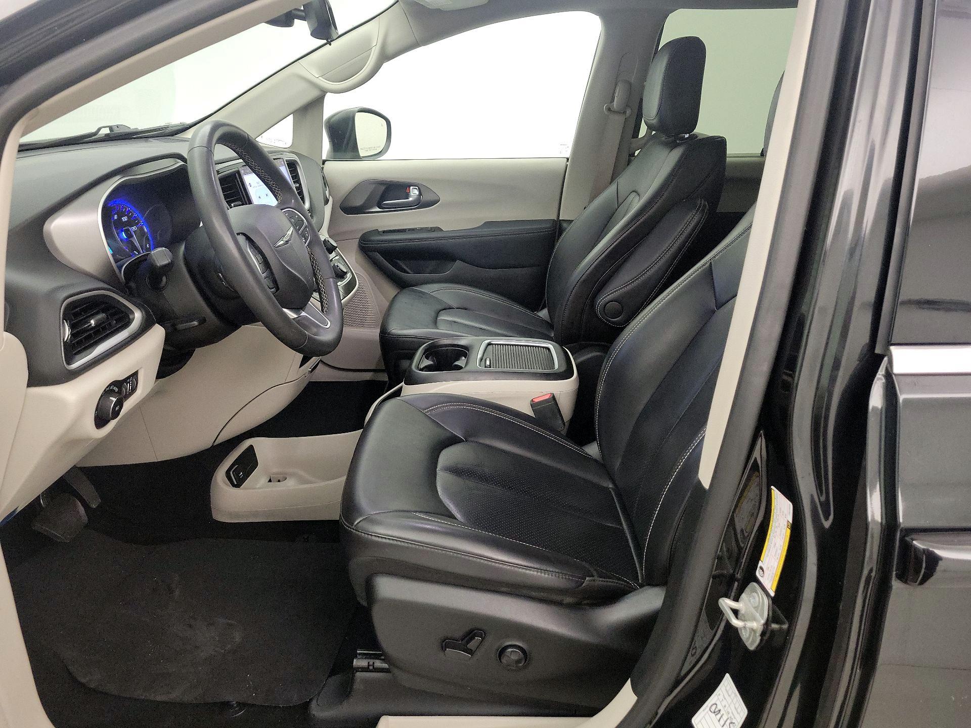 Thumbnail: 2023 Chrysler Pacifica - 11