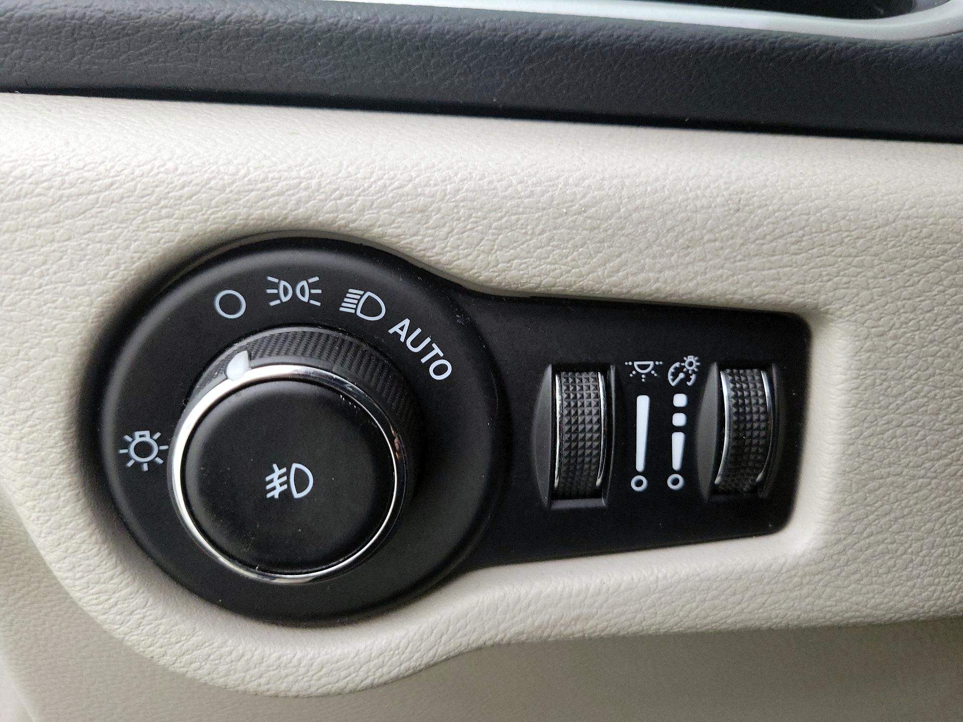 Thumbnail: 2023 Chrysler Pacifica - 13