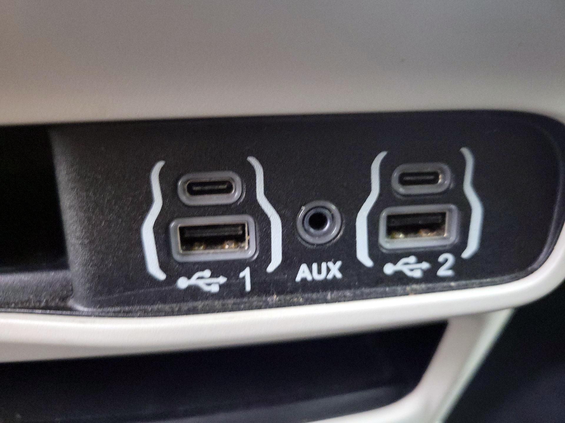 Thumbnail: 2023 Chrysler Pacifica - 18