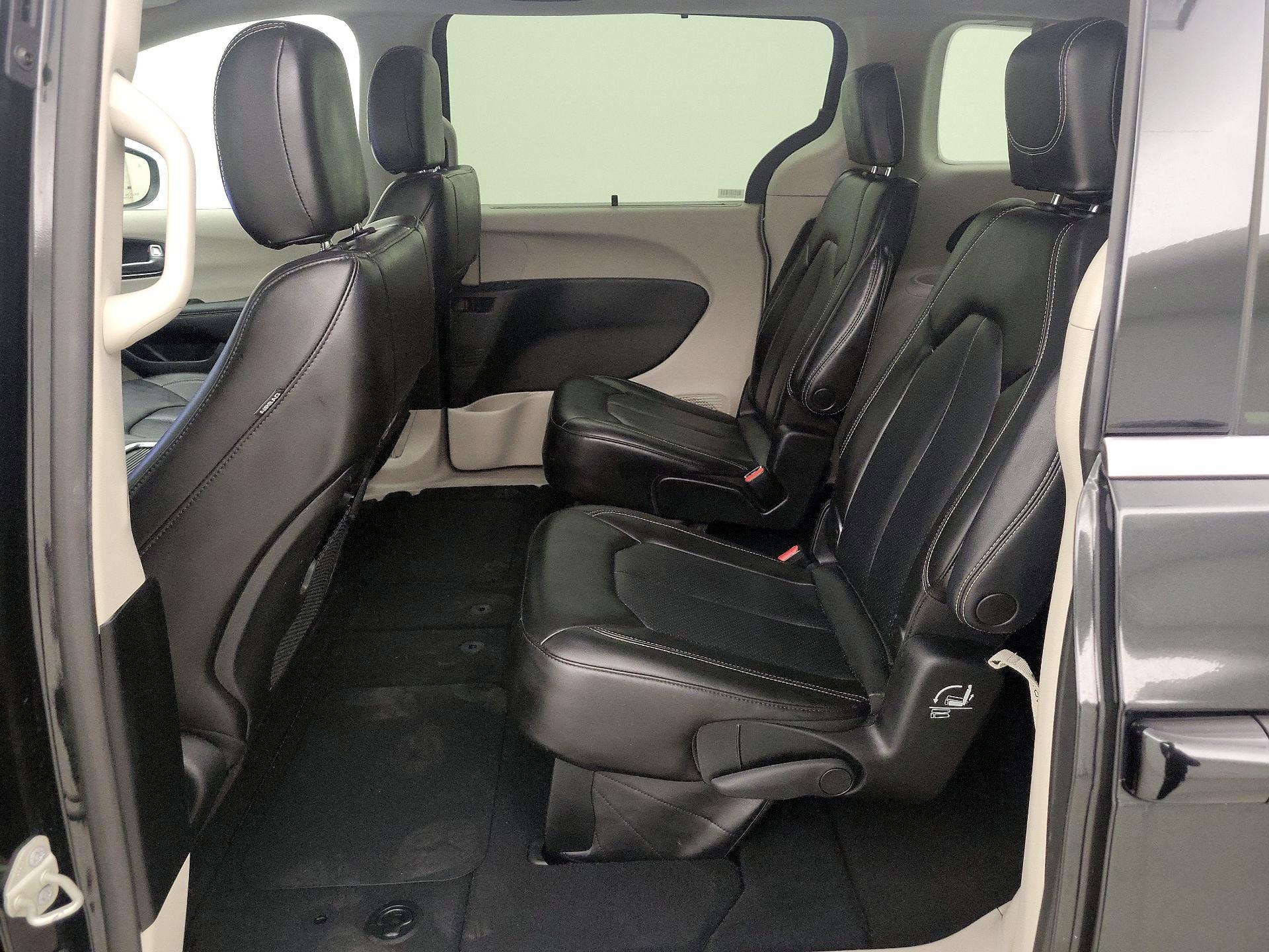 Thumbnail: 2023 Chrysler Pacifica - 19