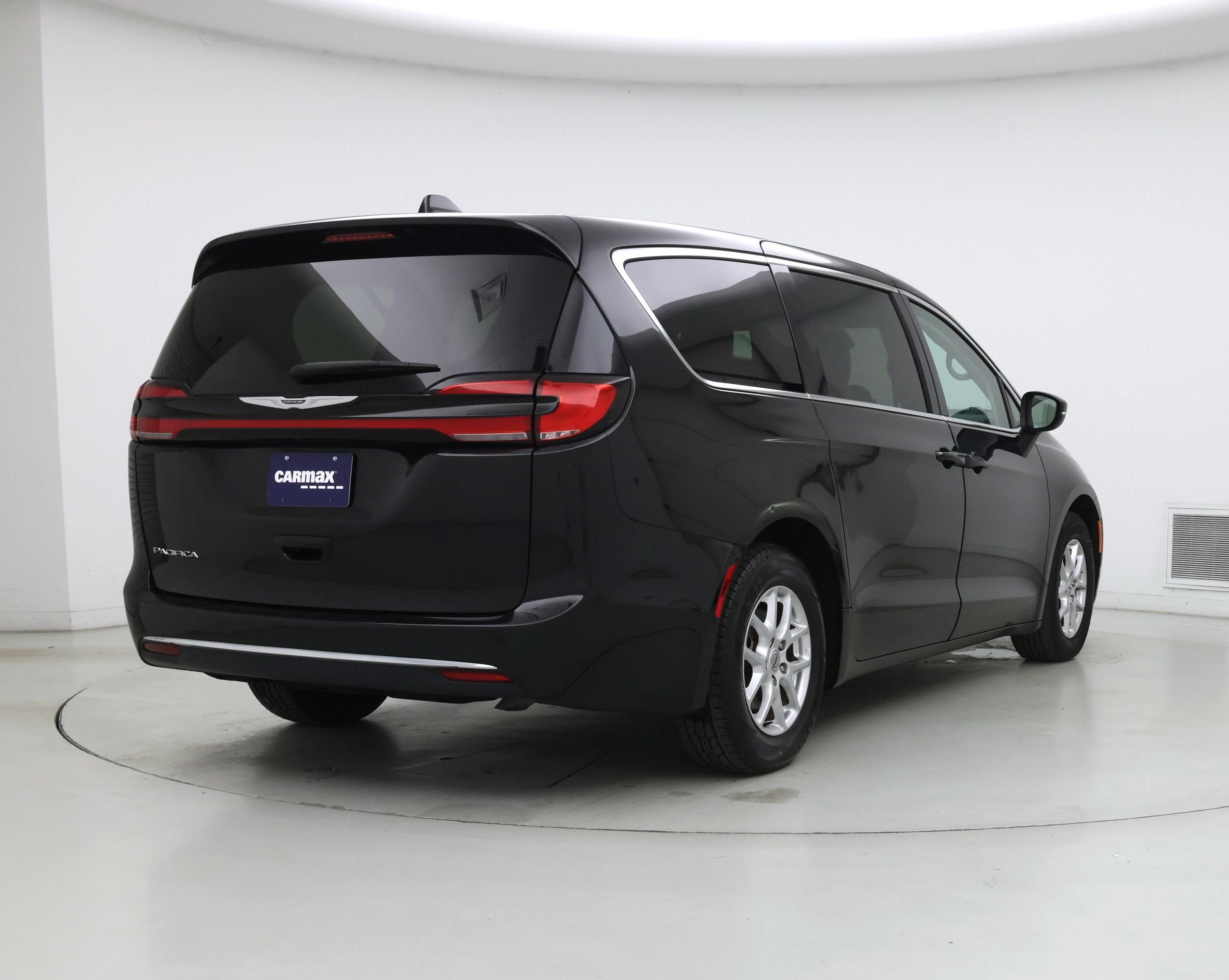 Thumbnail: 2023 Chrysler Pacifica - 8