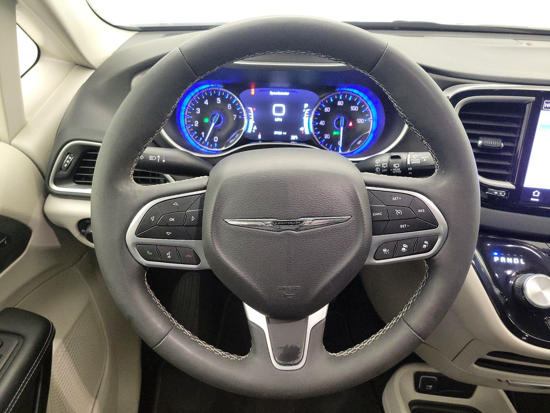 Thumbnail: 2024 Chrysler Pacifica - 10