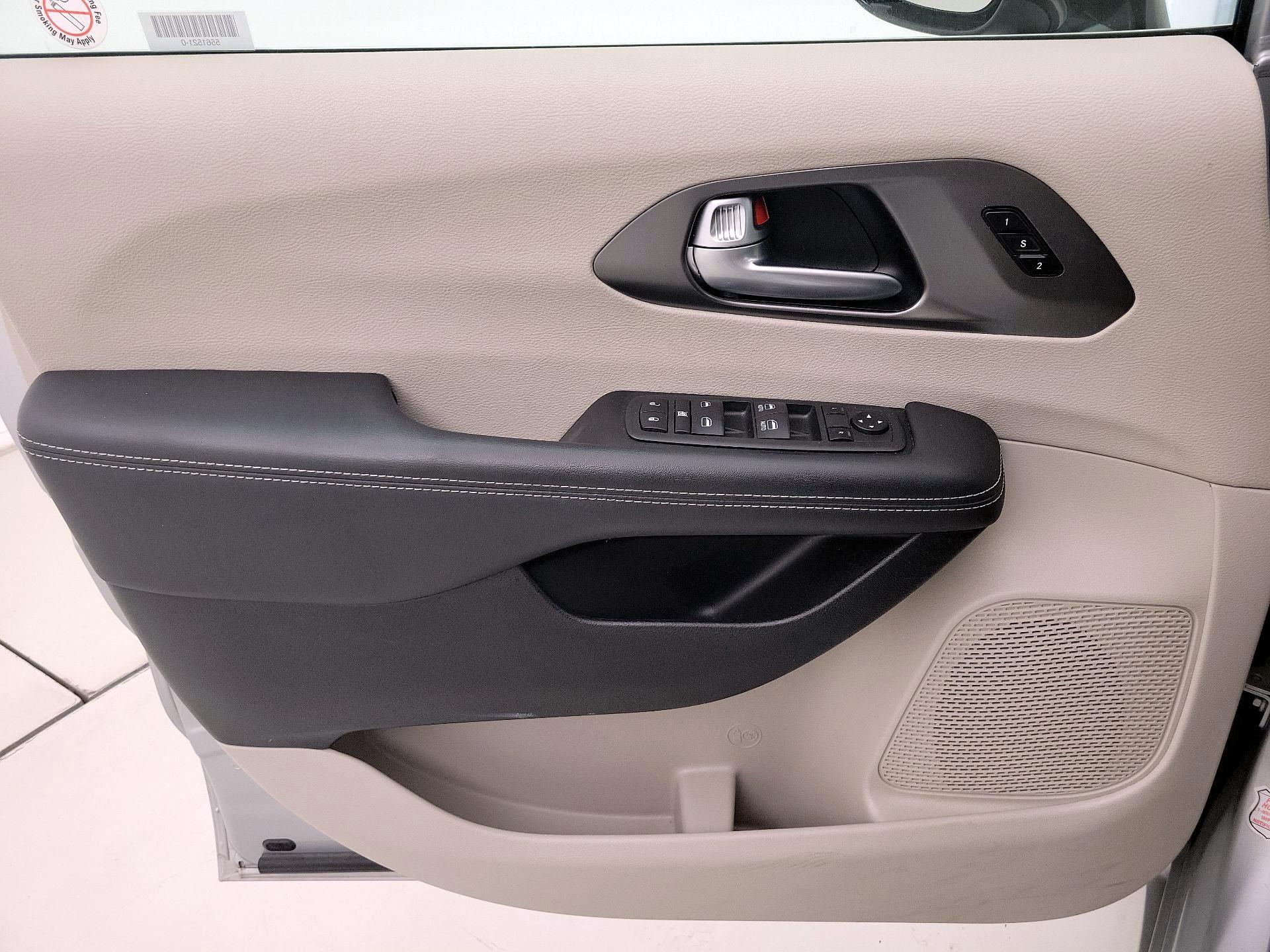 Thumbnail: 2024 Chrysler Pacifica - 12