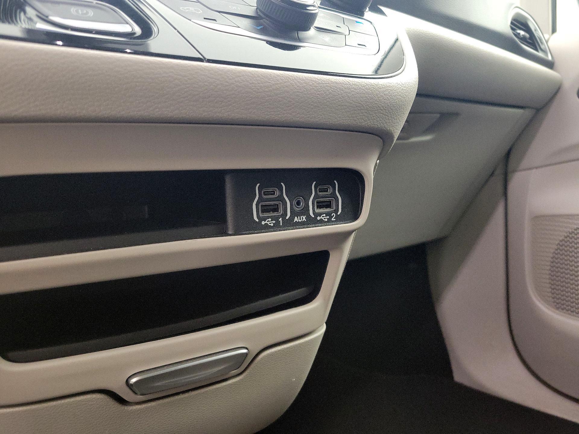 Thumbnail: 2024 Chrysler Pacifica - 18