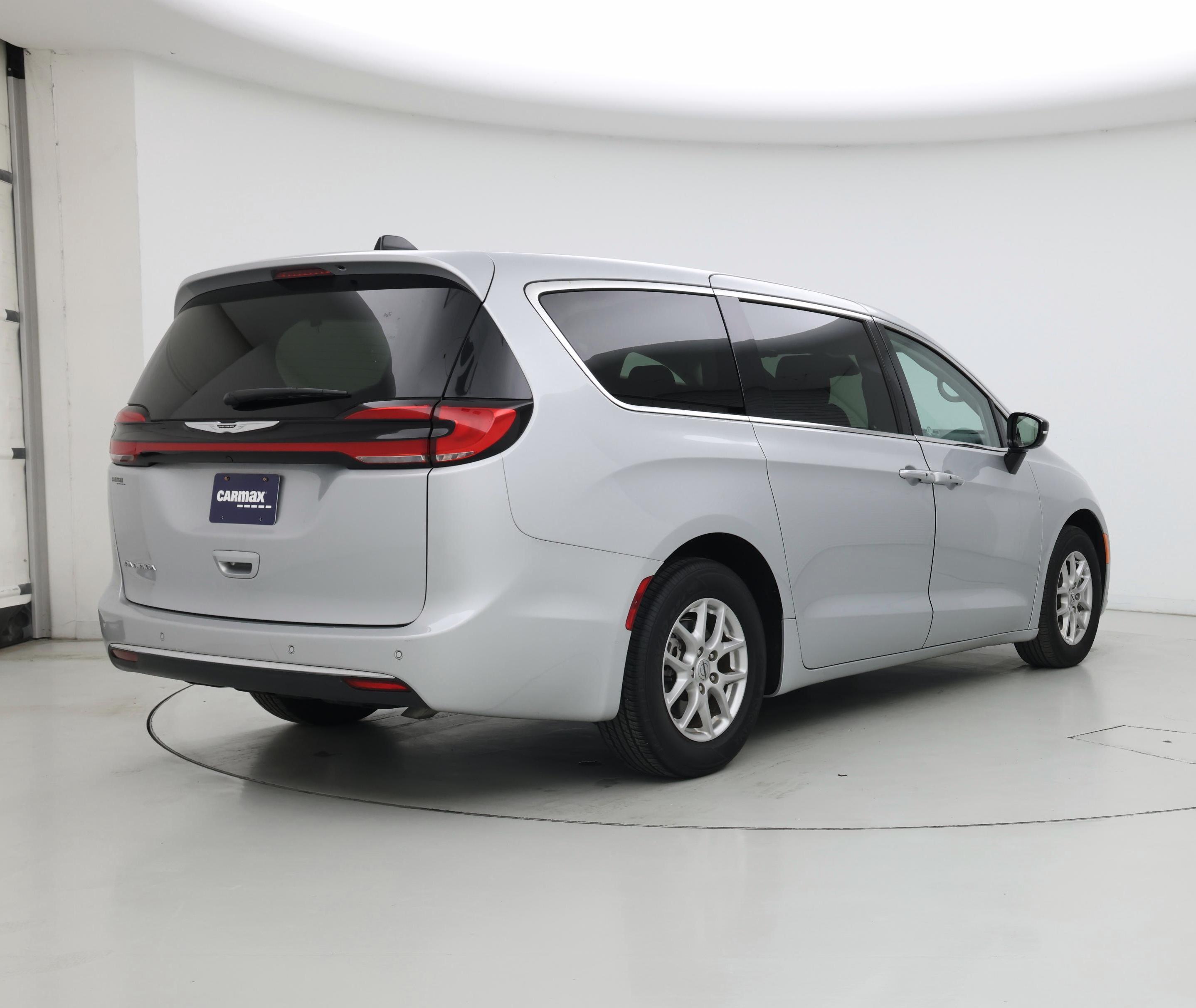 Thumbnail: 2024 Chrysler Pacifica - 8