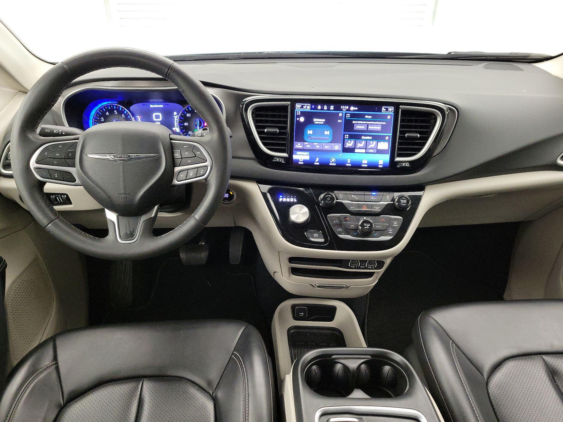 Thumbnail: 2023 Chrysler Pacifica - 9