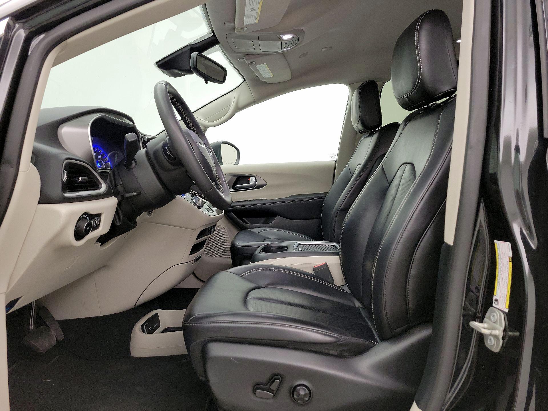 Thumbnail: 2023 Chrysler Pacifica - 11