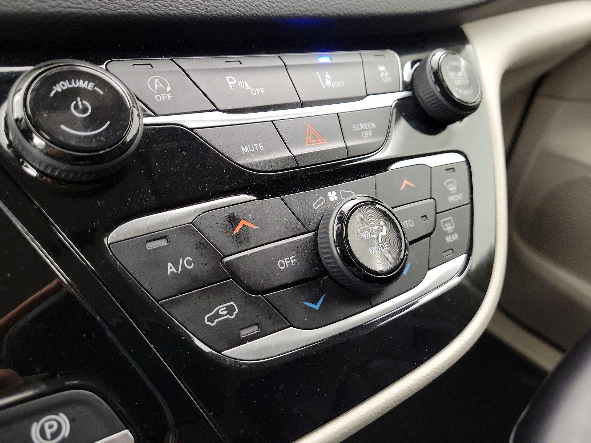 Thumbnail: 2023 Chrysler Pacifica - 16