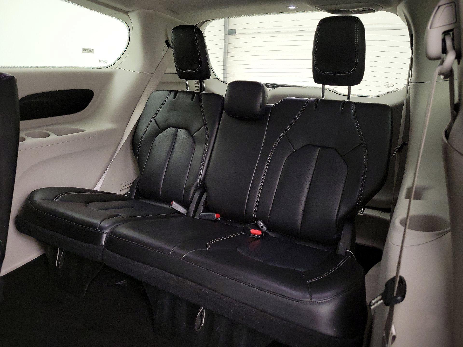 Thumbnail: 2023 Chrysler Pacifica - 20