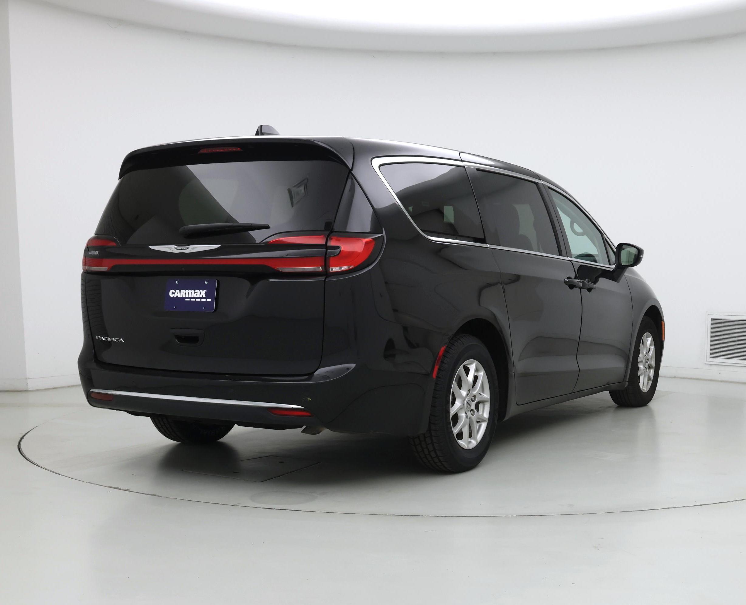 Thumbnail: 2023 Chrysler Pacifica - 8