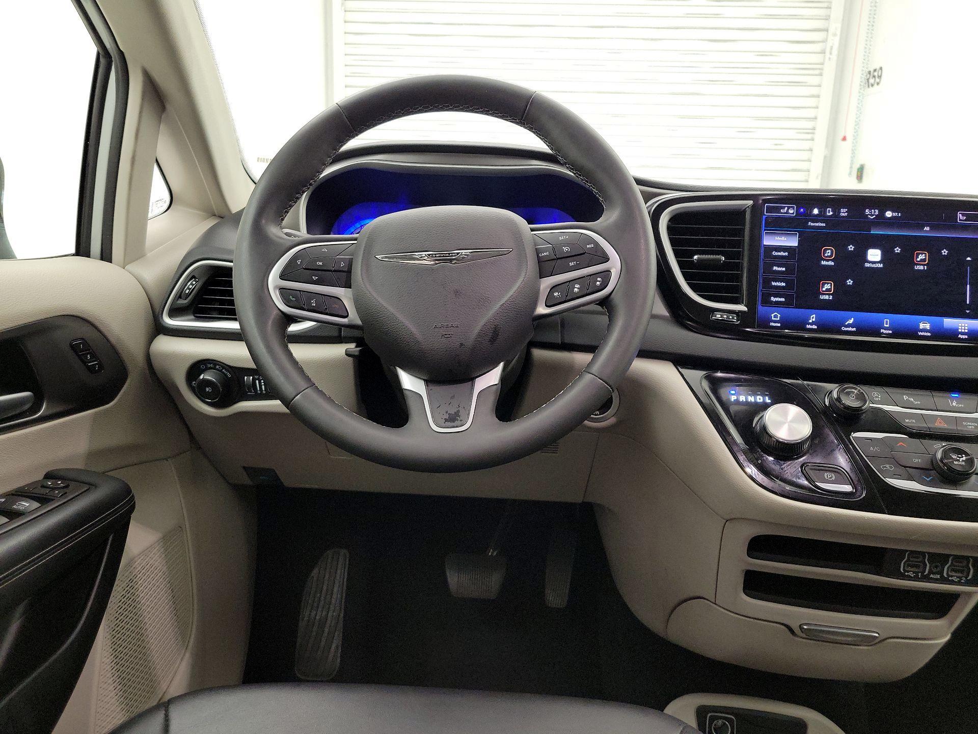 Thumbnail: 2024 Chrysler Pacifica - 10