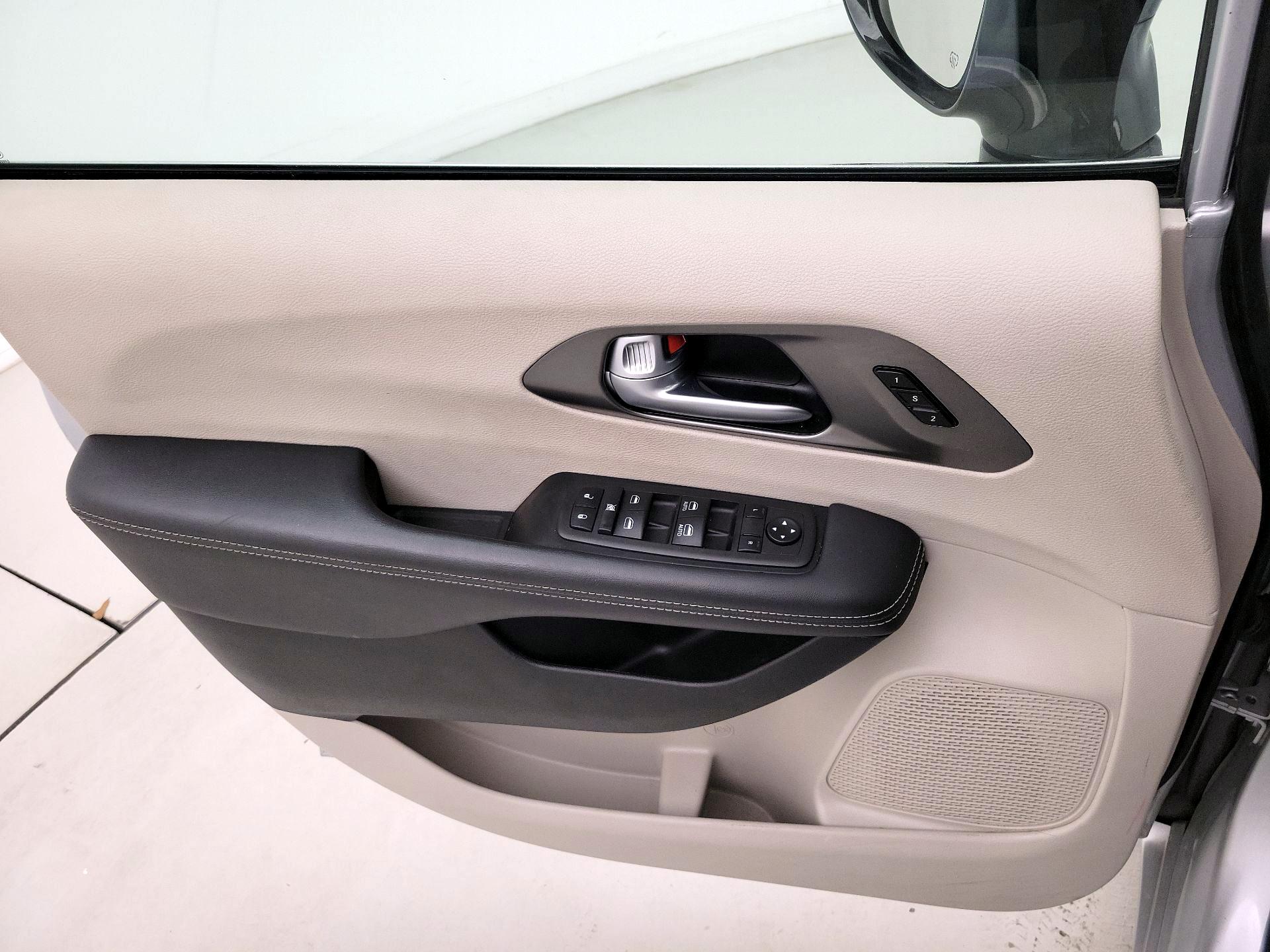 Thumbnail: 2024 Chrysler Pacifica - 12