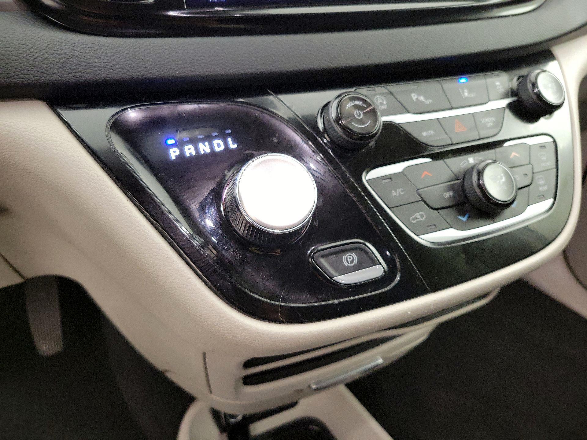 Thumbnail: 2024 Chrysler Pacifica - 17