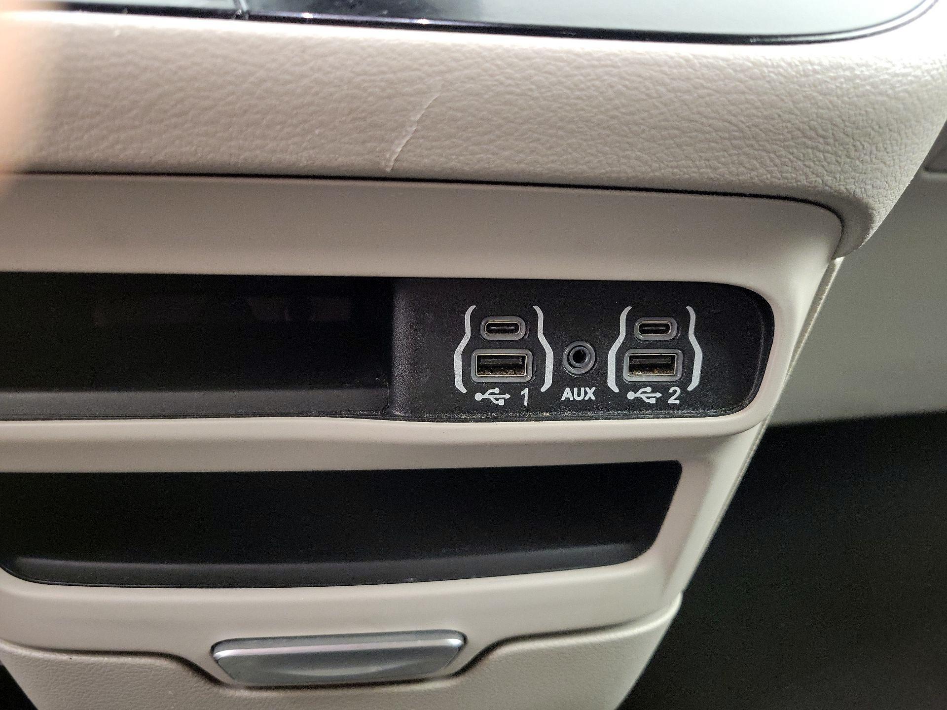 Thumbnail: 2024 Chrysler Pacifica - 18