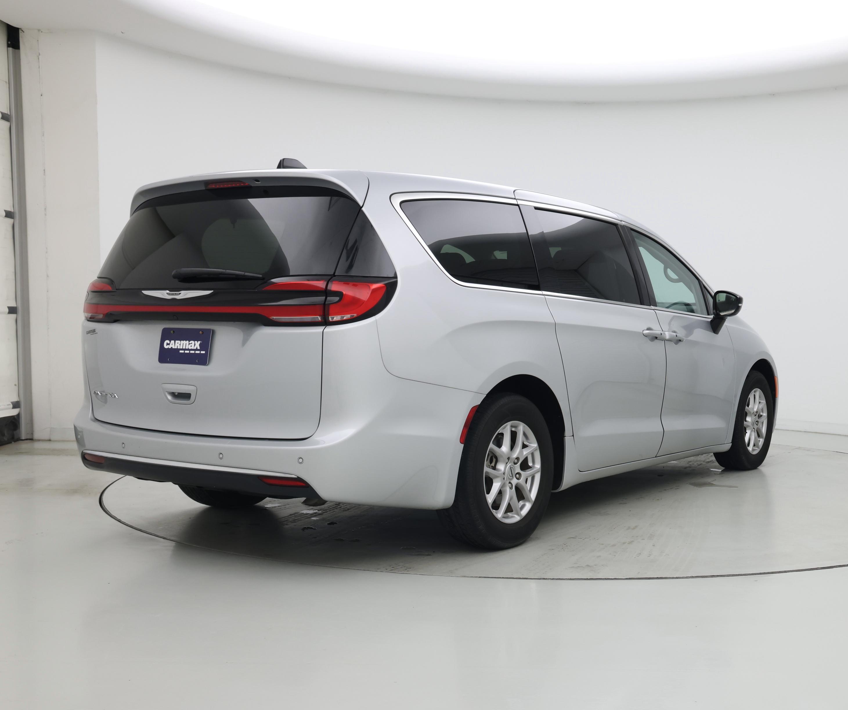 Thumbnail: 2024 Chrysler Pacifica - 8