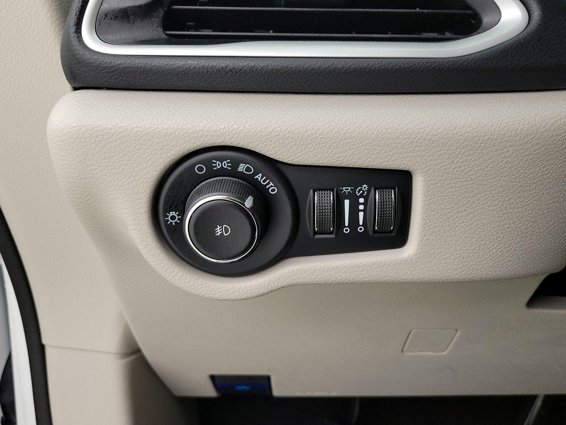 Thumbnail: 2023 Chrysler Pacifica - 13