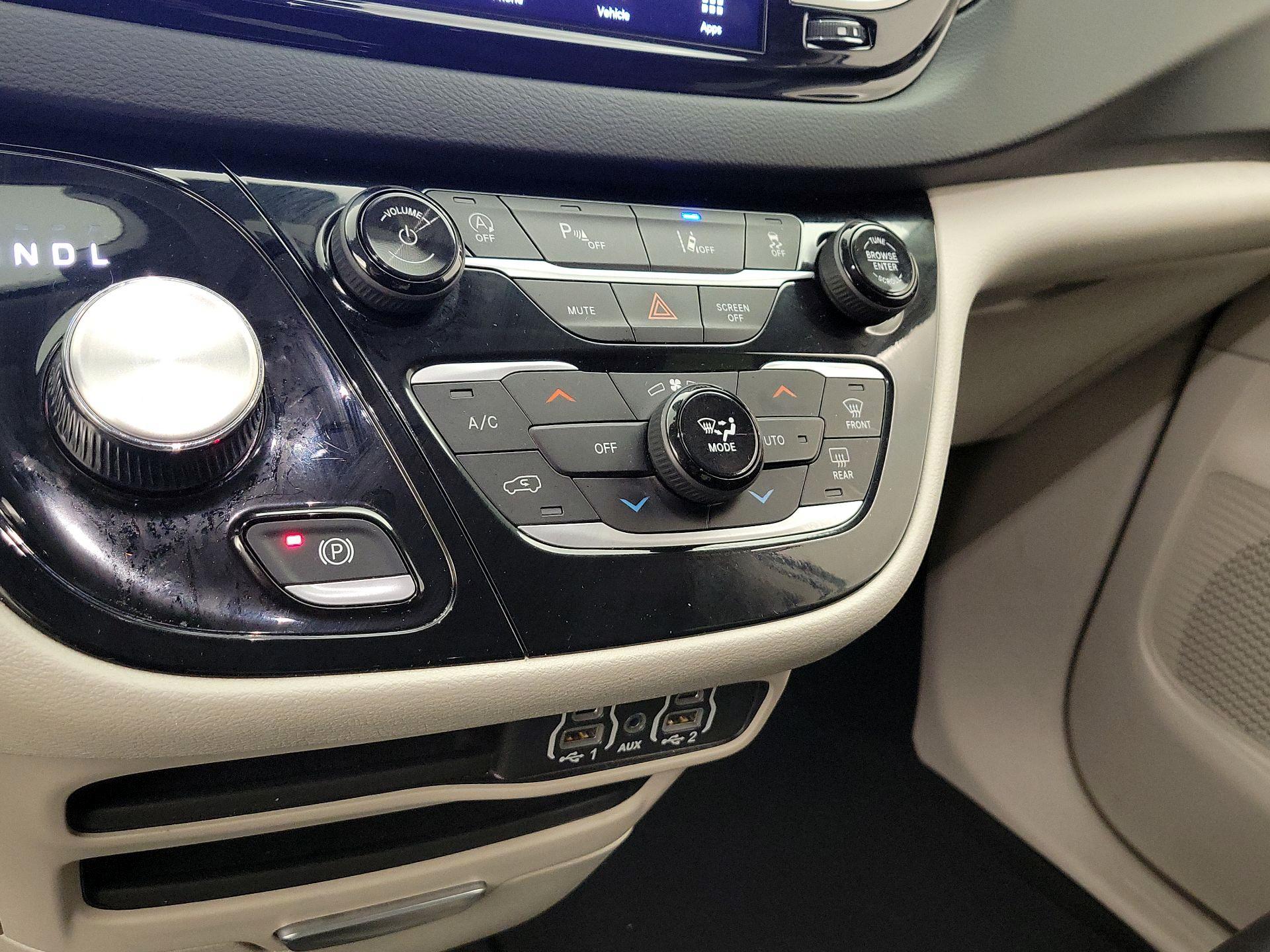 Thumbnail: 2023 Chrysler Pacifica - 16