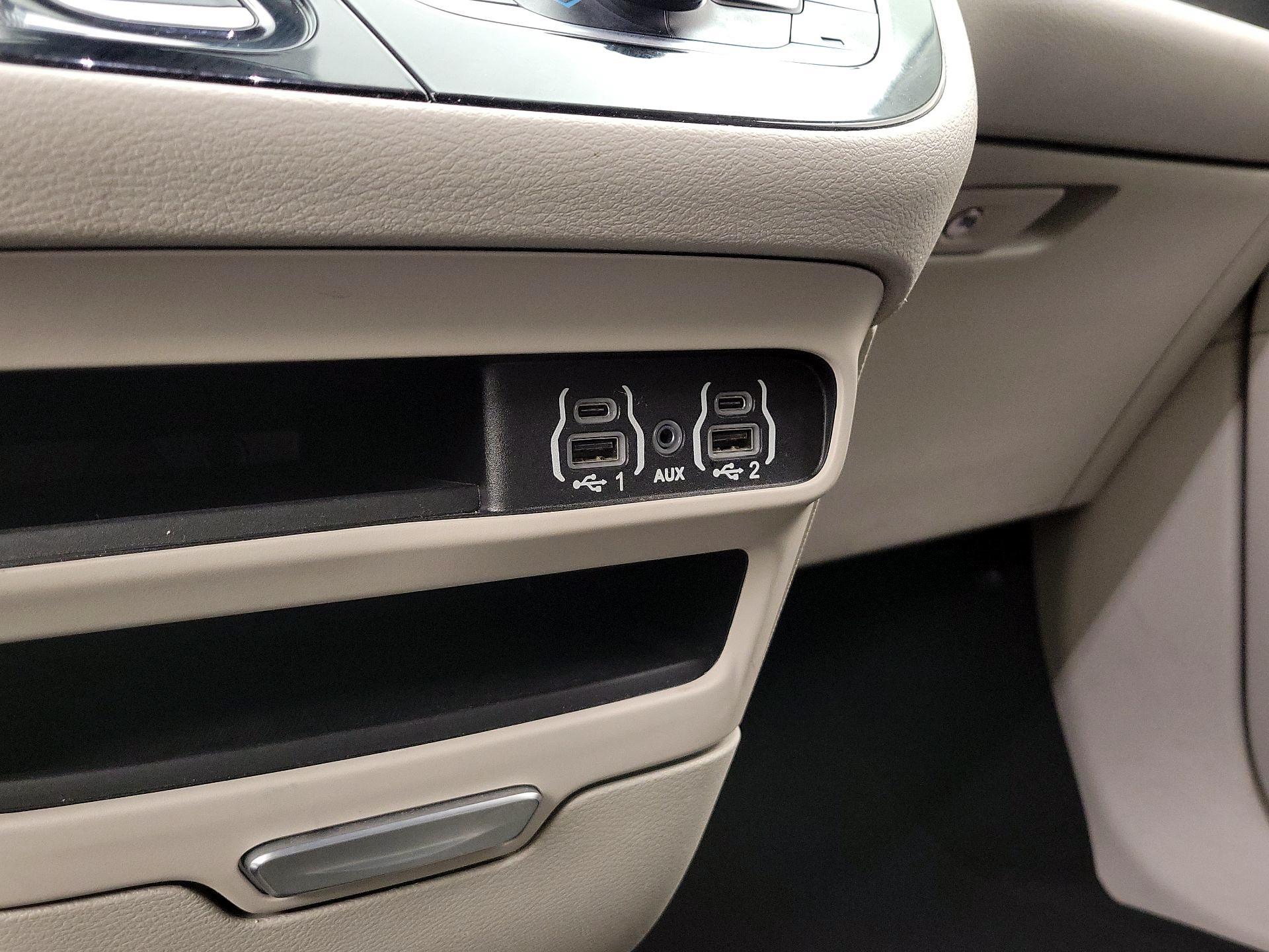 Thumbnail: 2023 Chrysler Pacifica - 18