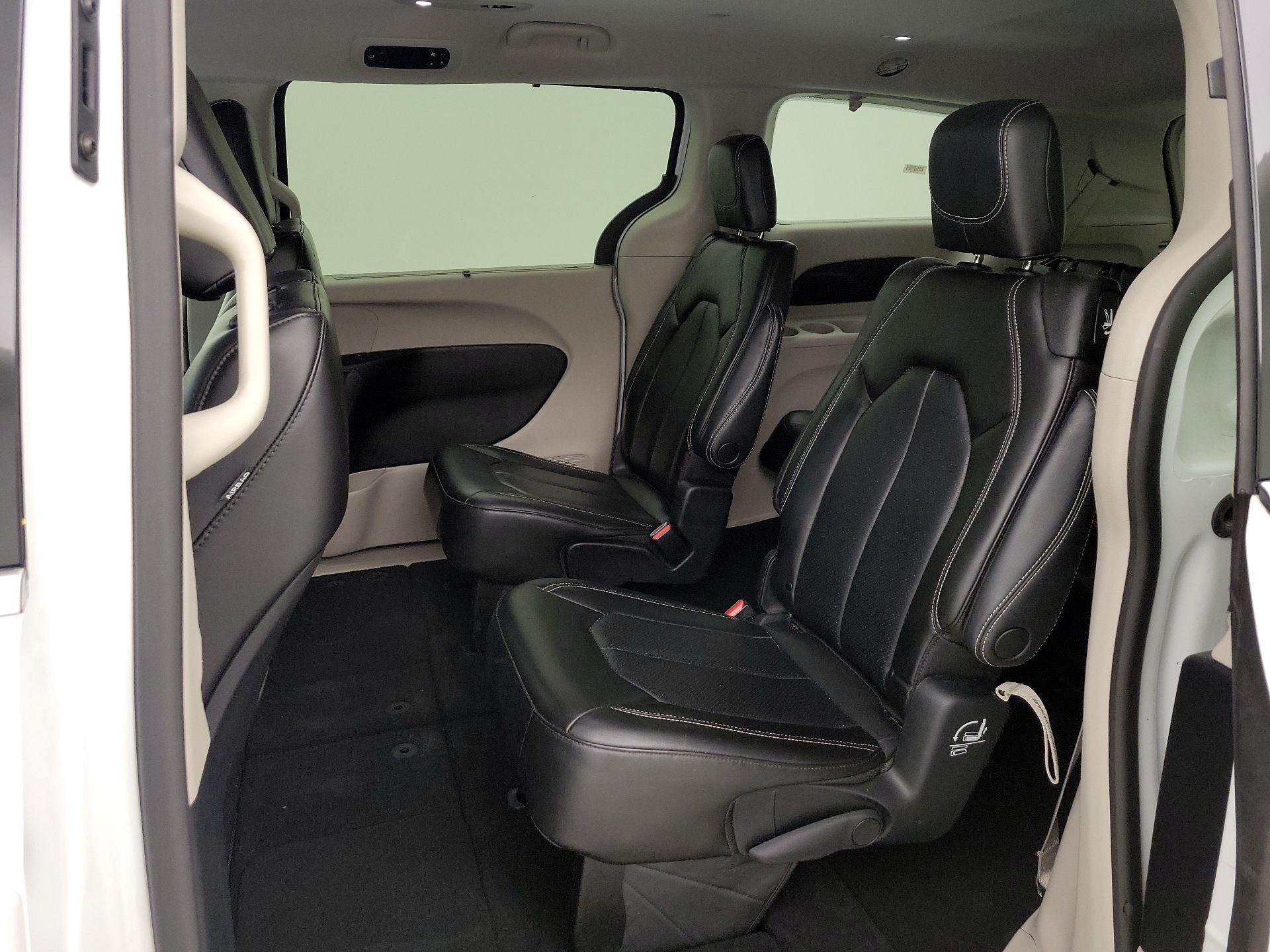 Thumbnail: 2023 Chrysler Pacifica - 19