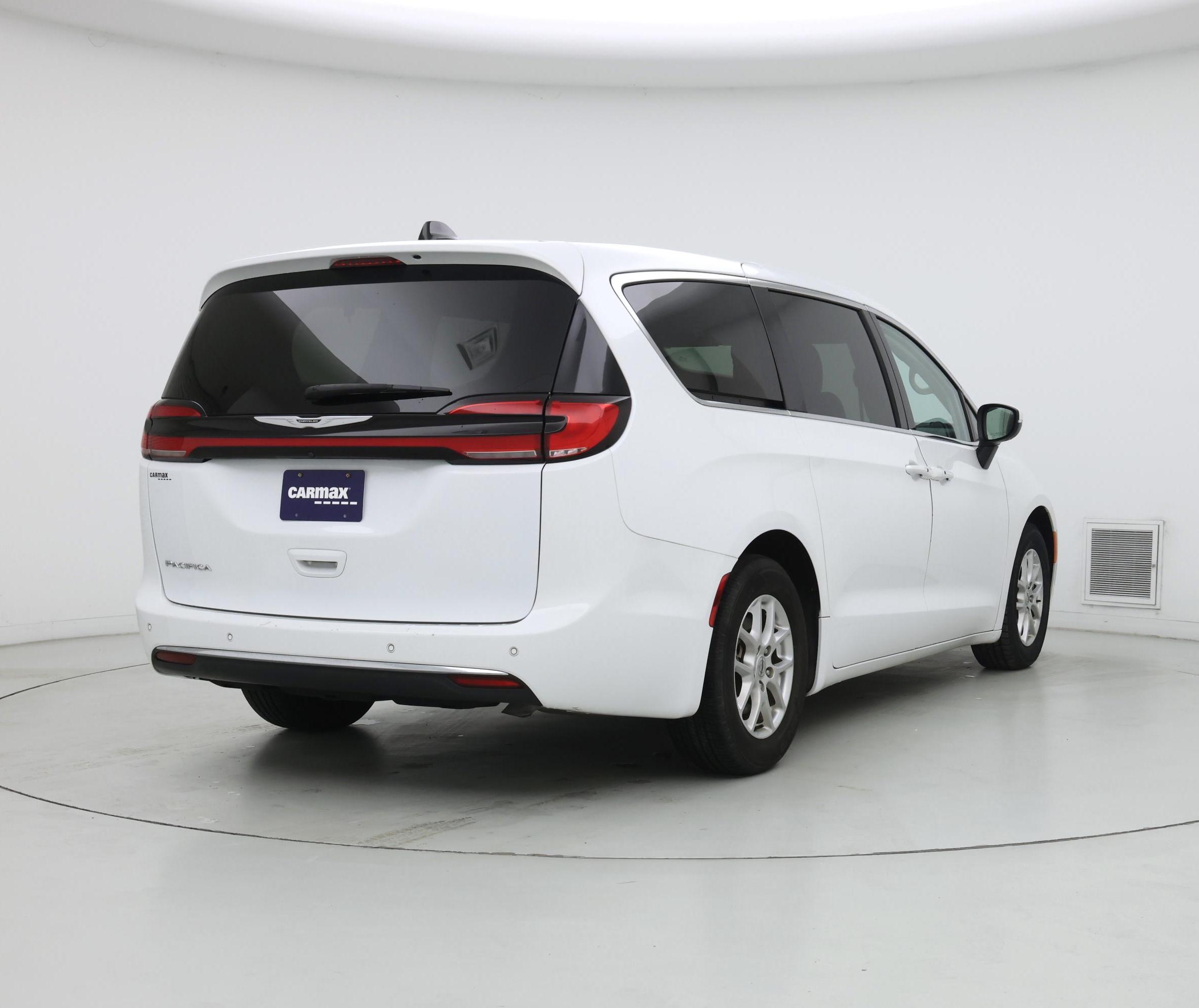 Thumbnail: 2023 Chrysler Pacifica - 8