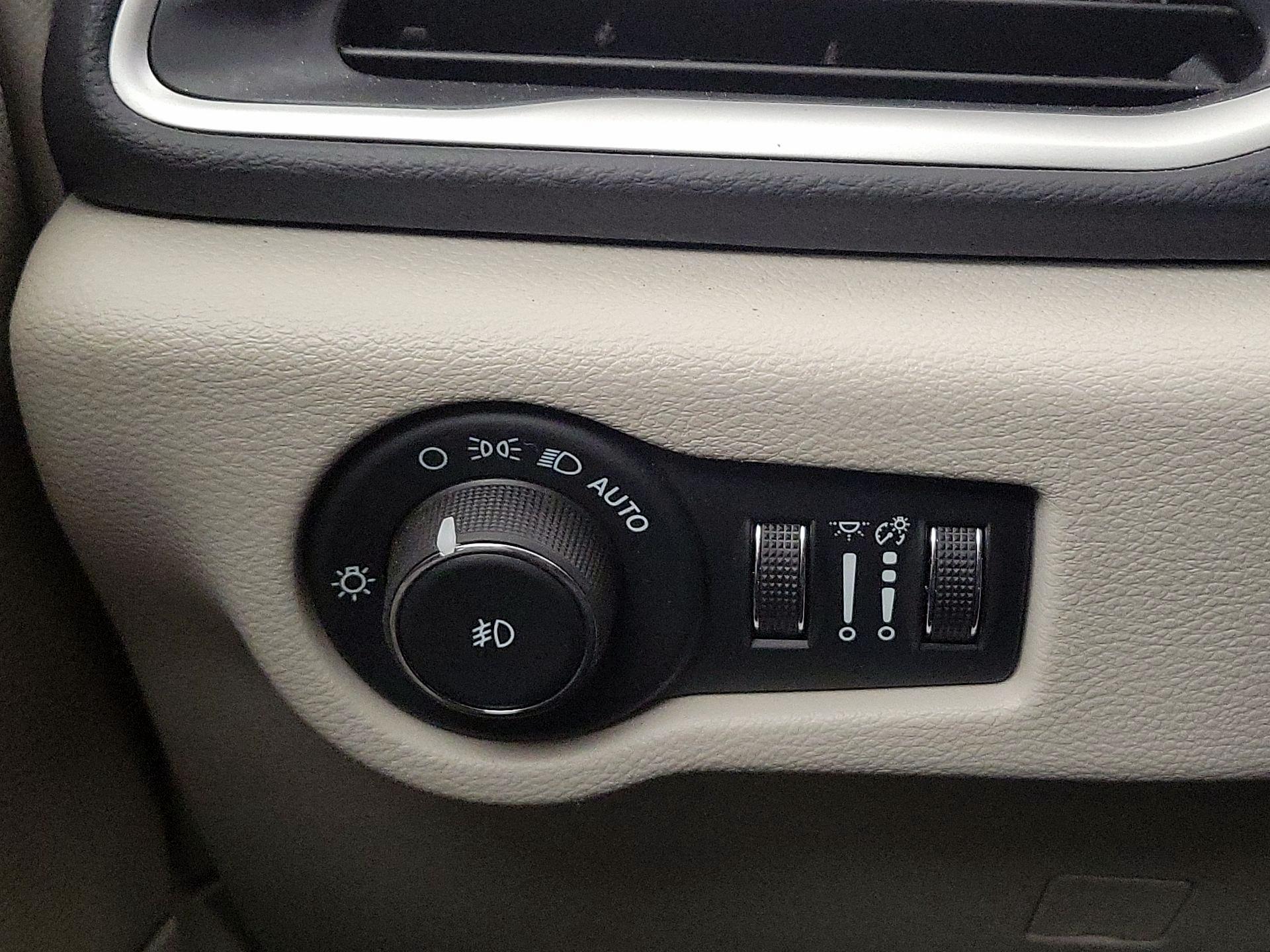 Thumbnail: 2024 Chrysler Pacifica - 13