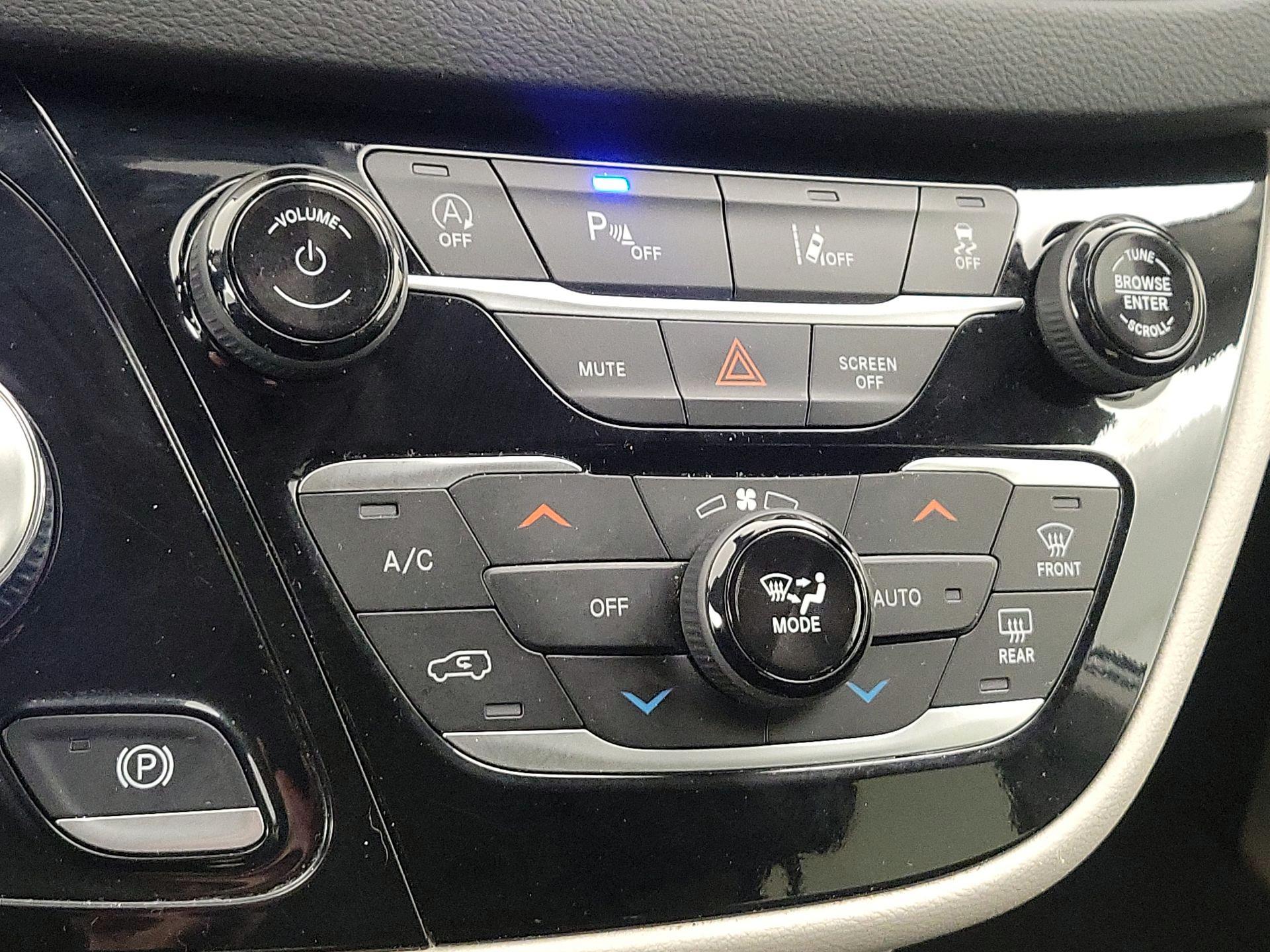 Thumbnail: 2024 Chrysler Pacifica - 16