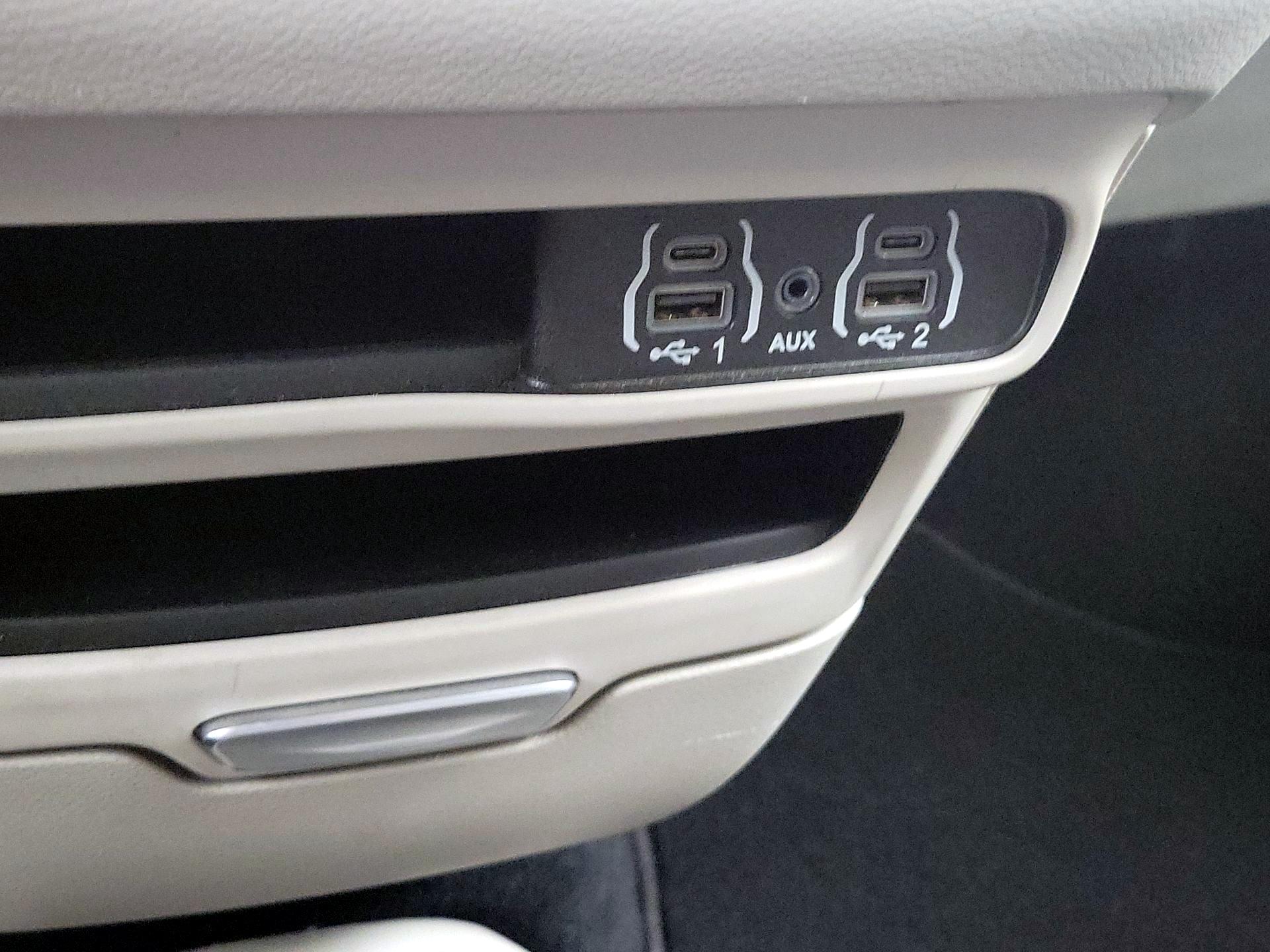 Thumbnail: 2024 Chrysler Pacifica - 18